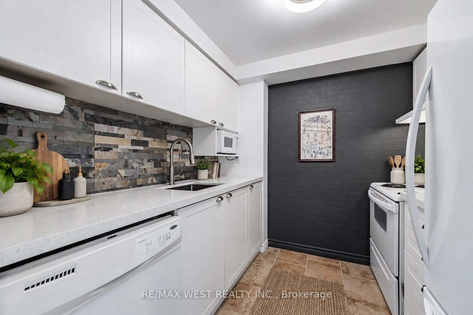 117 Gerrard Street E #404
