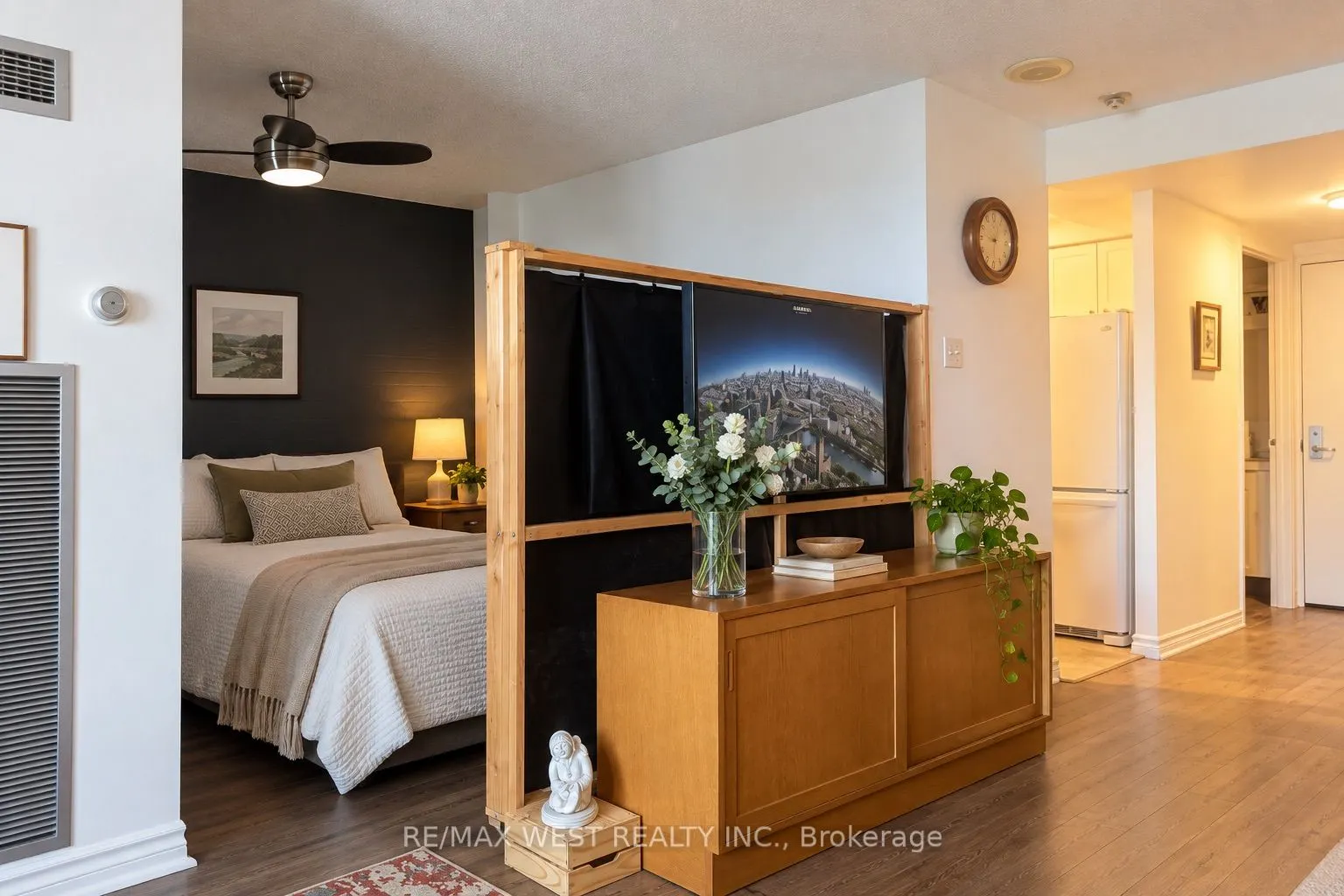 117 Gerrard Street E #404