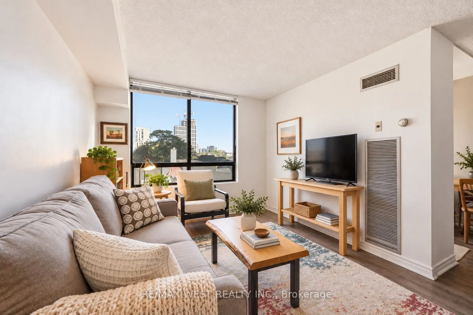 117 Gerrard Street E #404