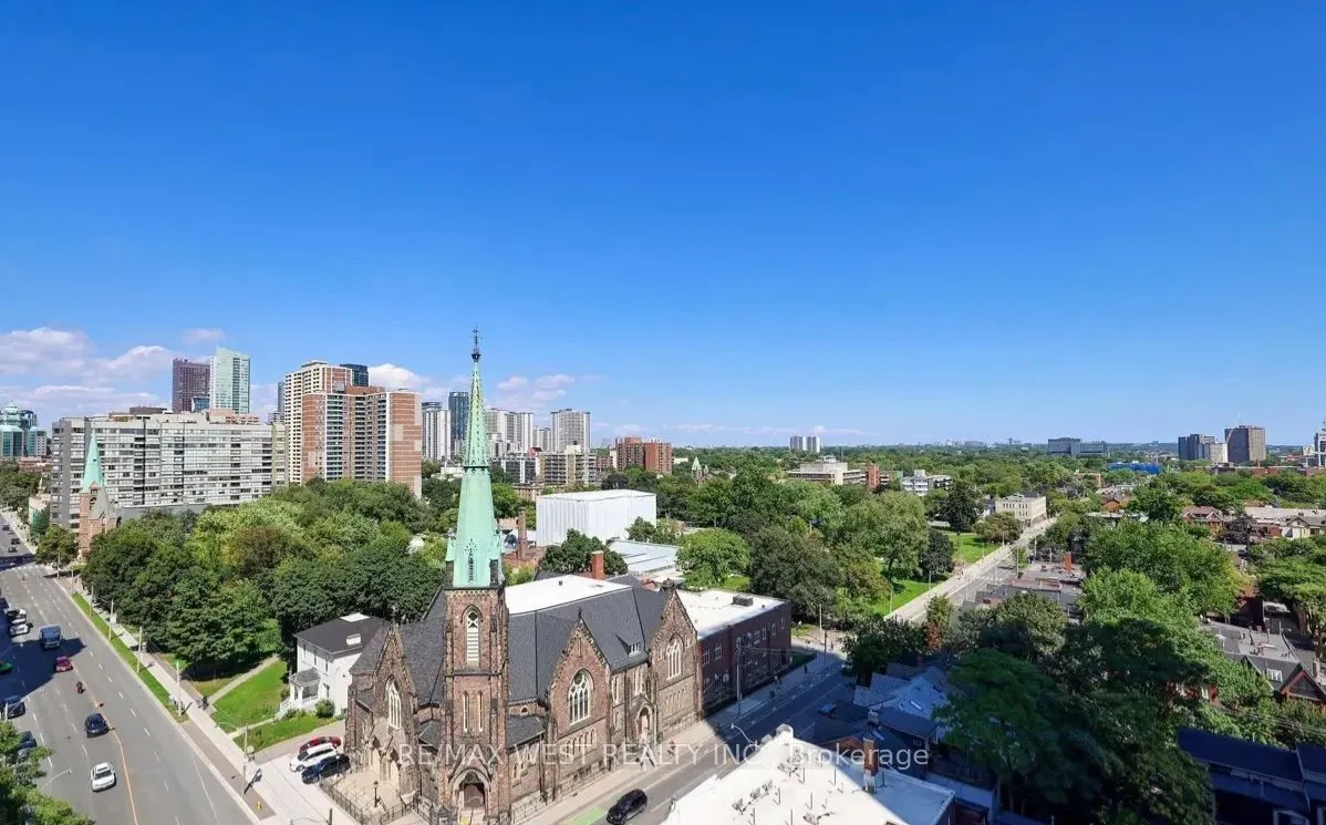 117 Gerrard Street E #404