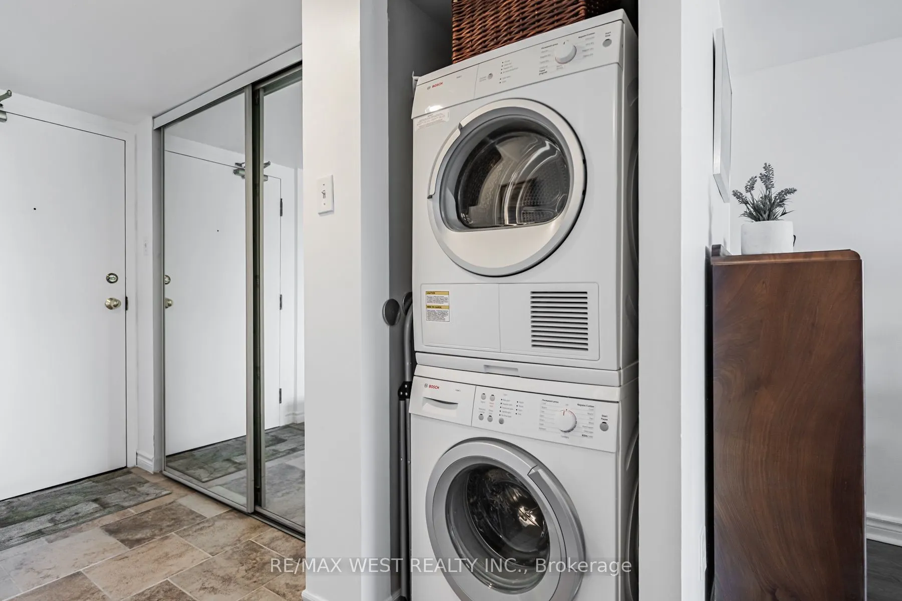 117 Gerrard Street E #404