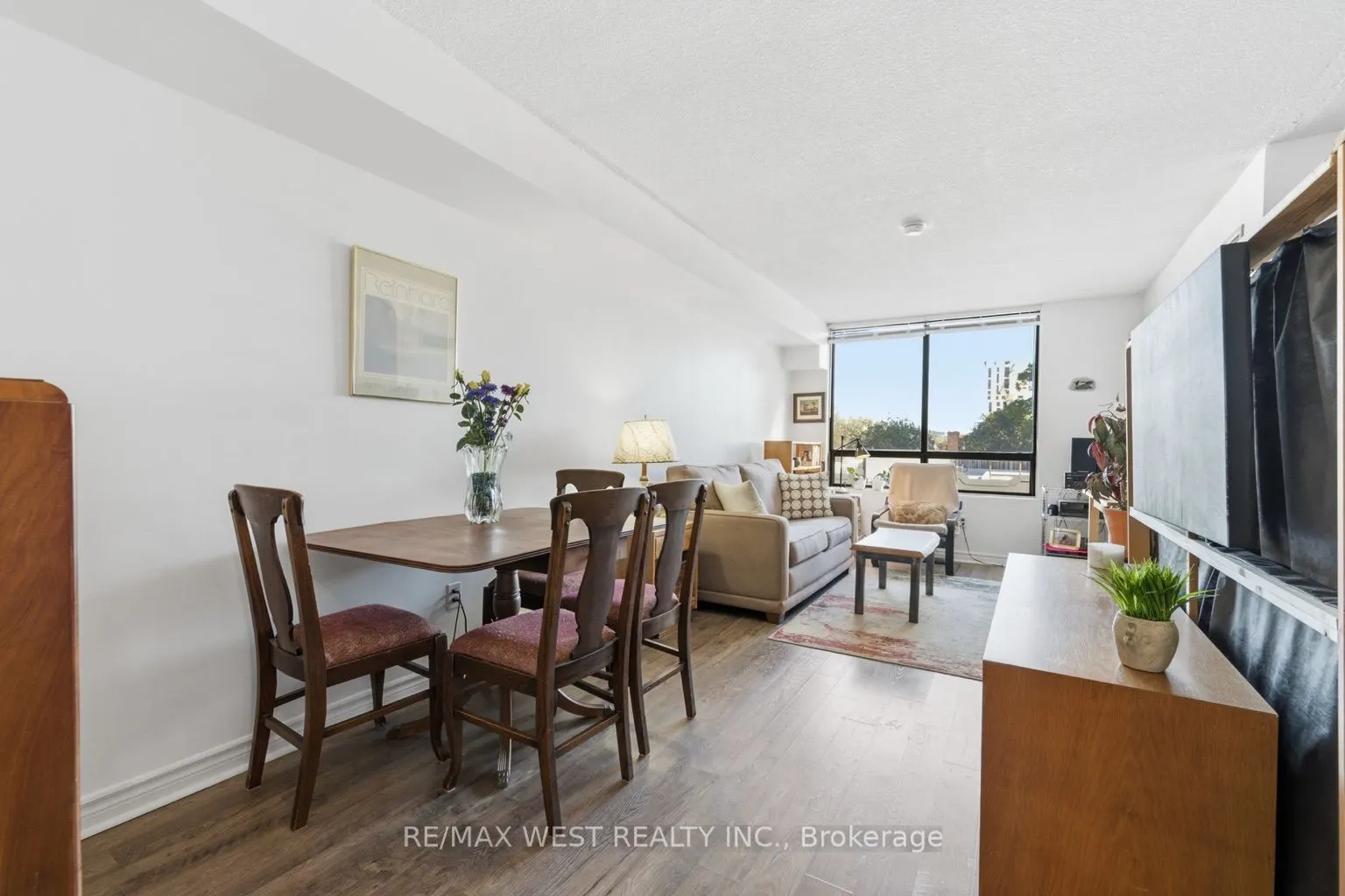 117 Gerrard Street E #404