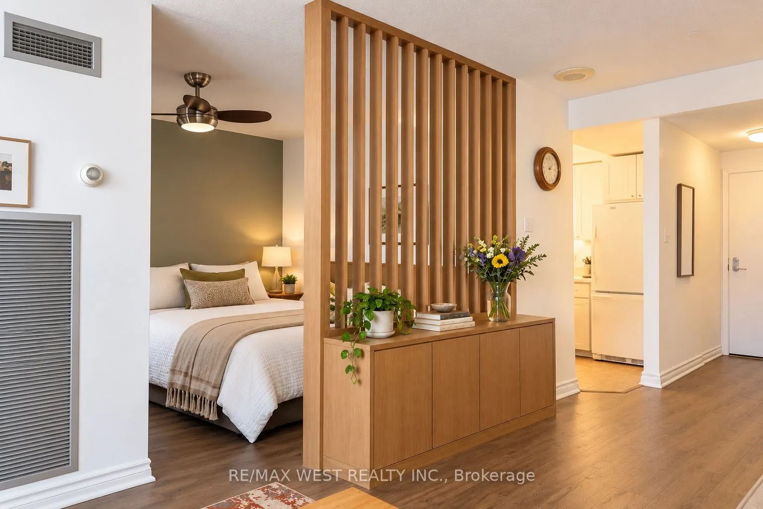 117 Gerrard Street E #404