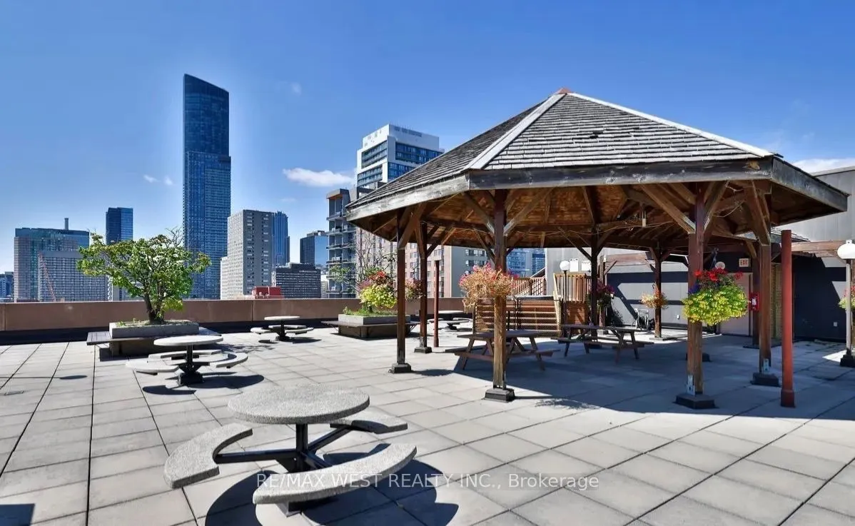 117 Gerrard Street E #404