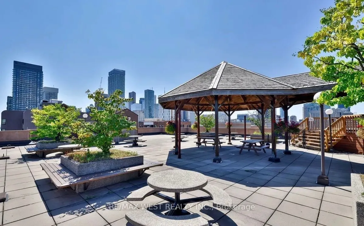 117 Gerrard Street E #404