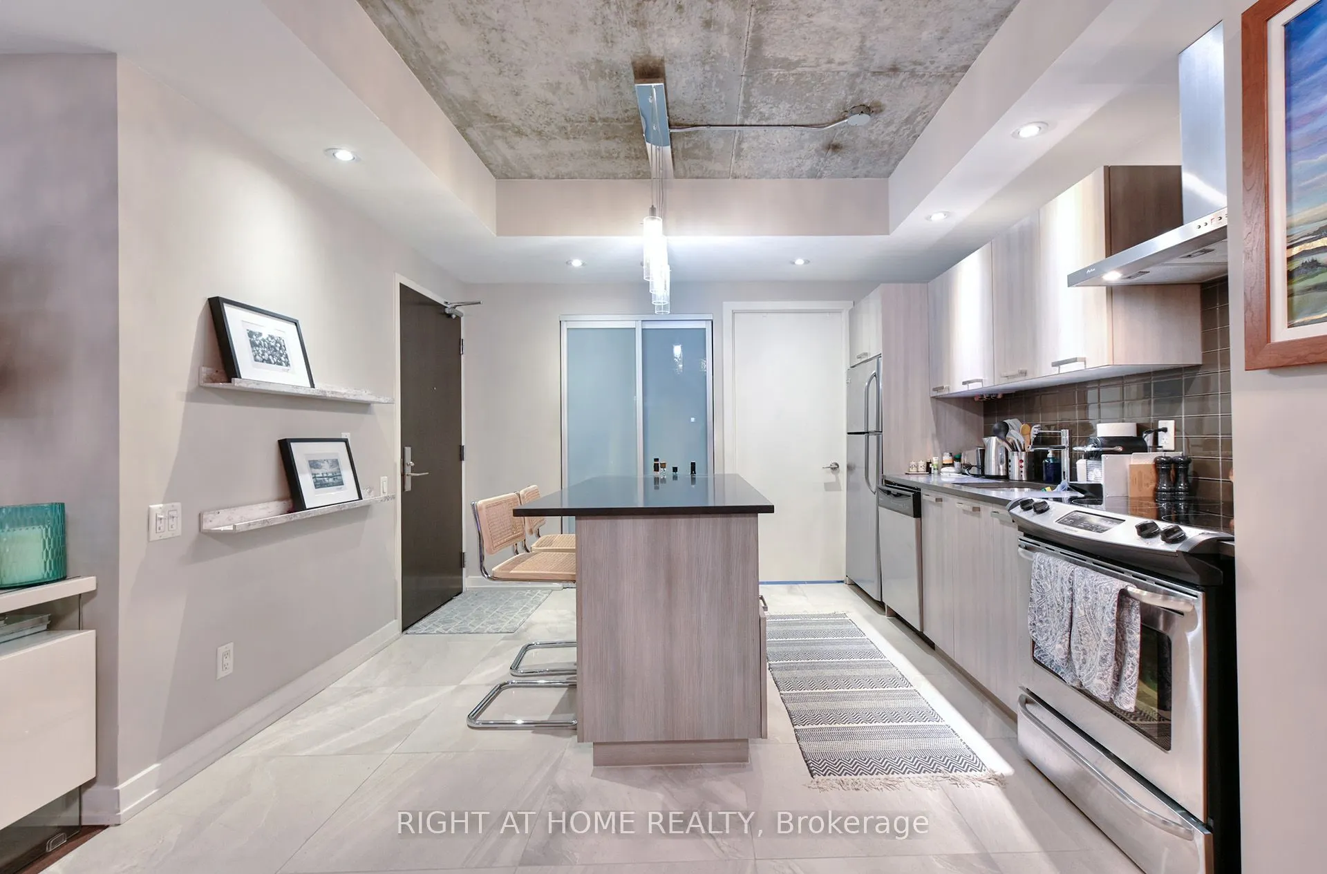 95 Bathurst Street #422