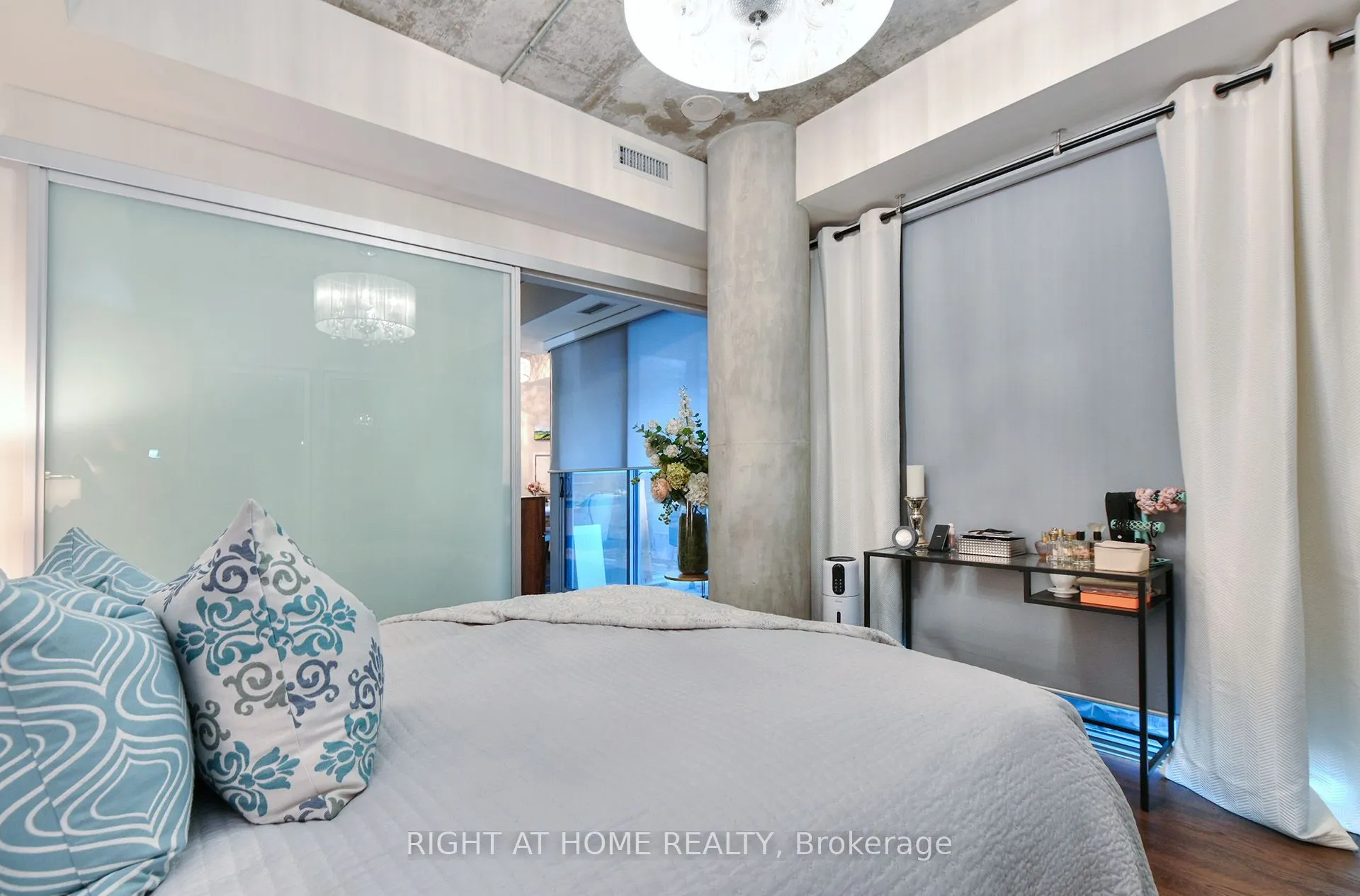 95 Bathurst Street #422