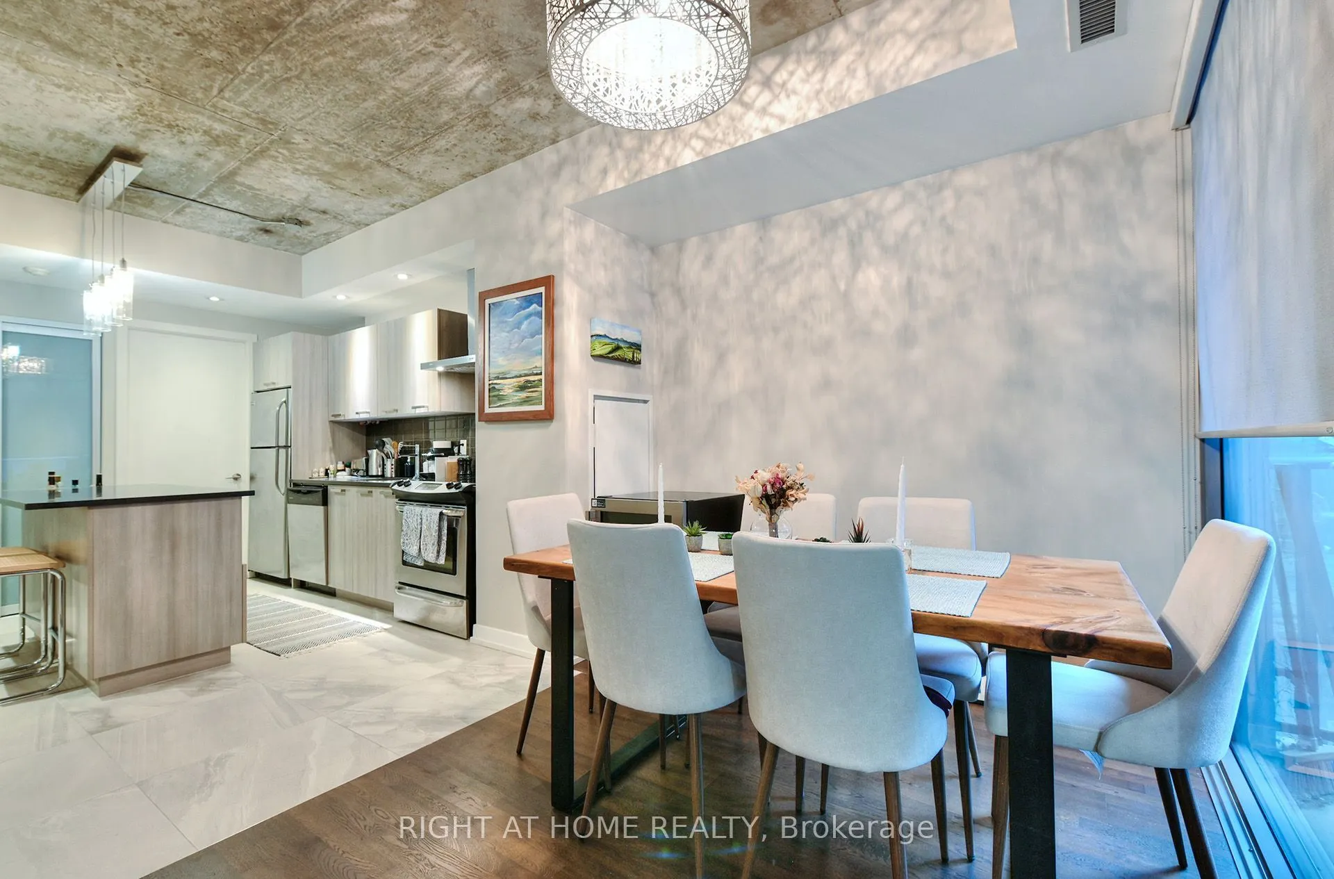 95 Bathurst Street #422