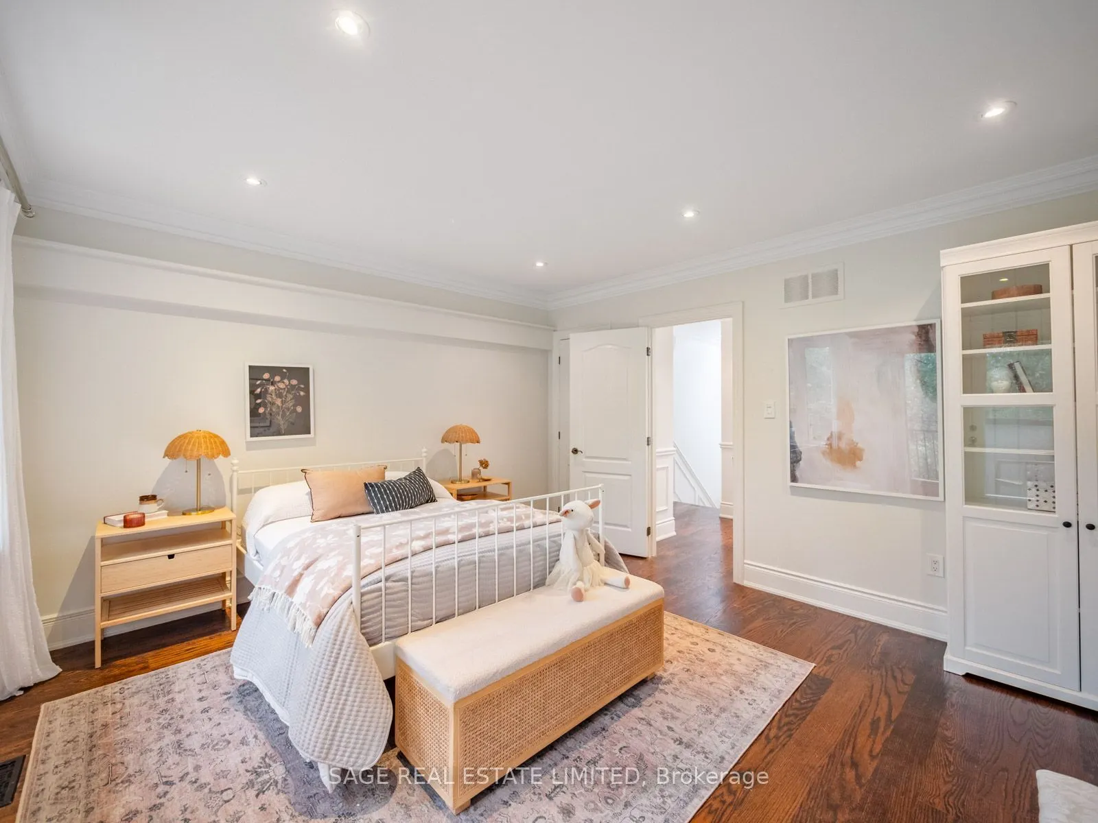 18A Sherwood Avenue