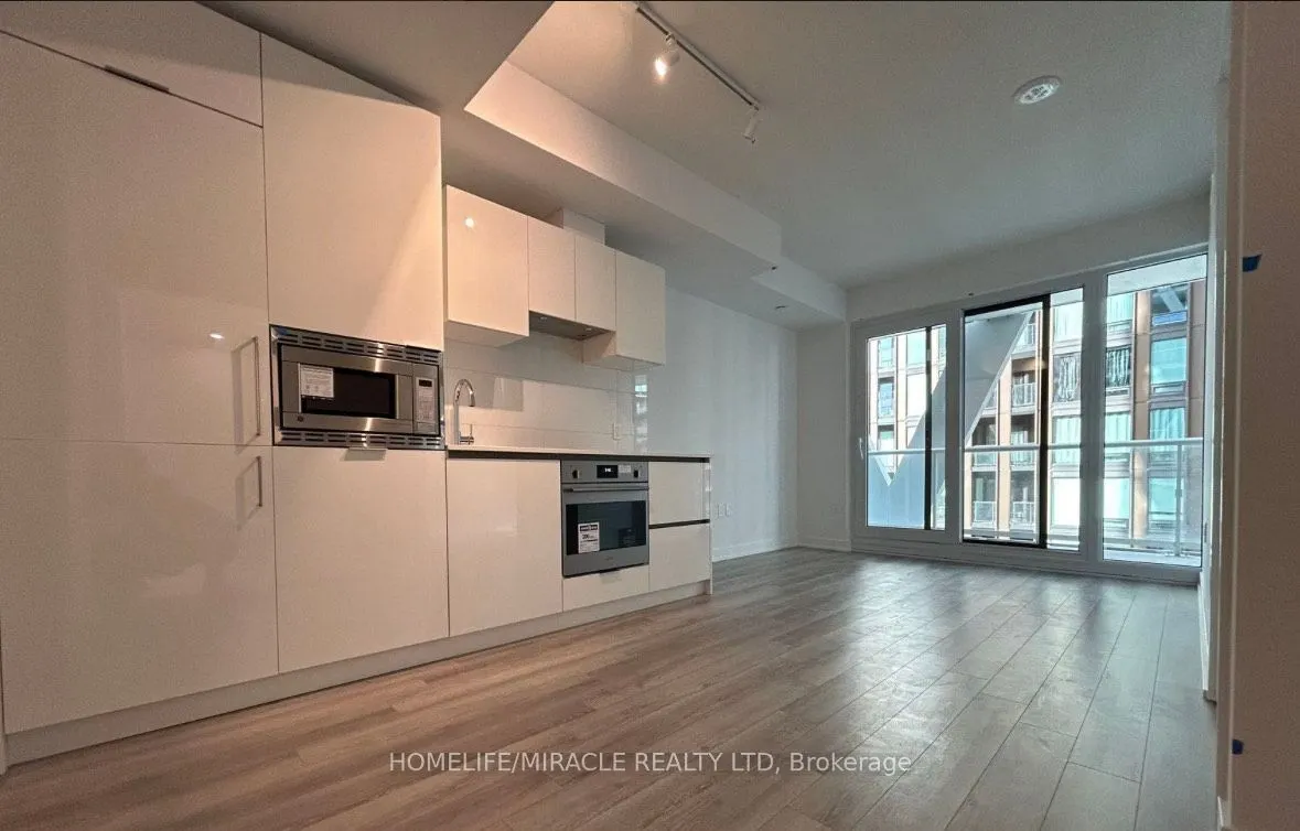 230 Simcoe Street #2421