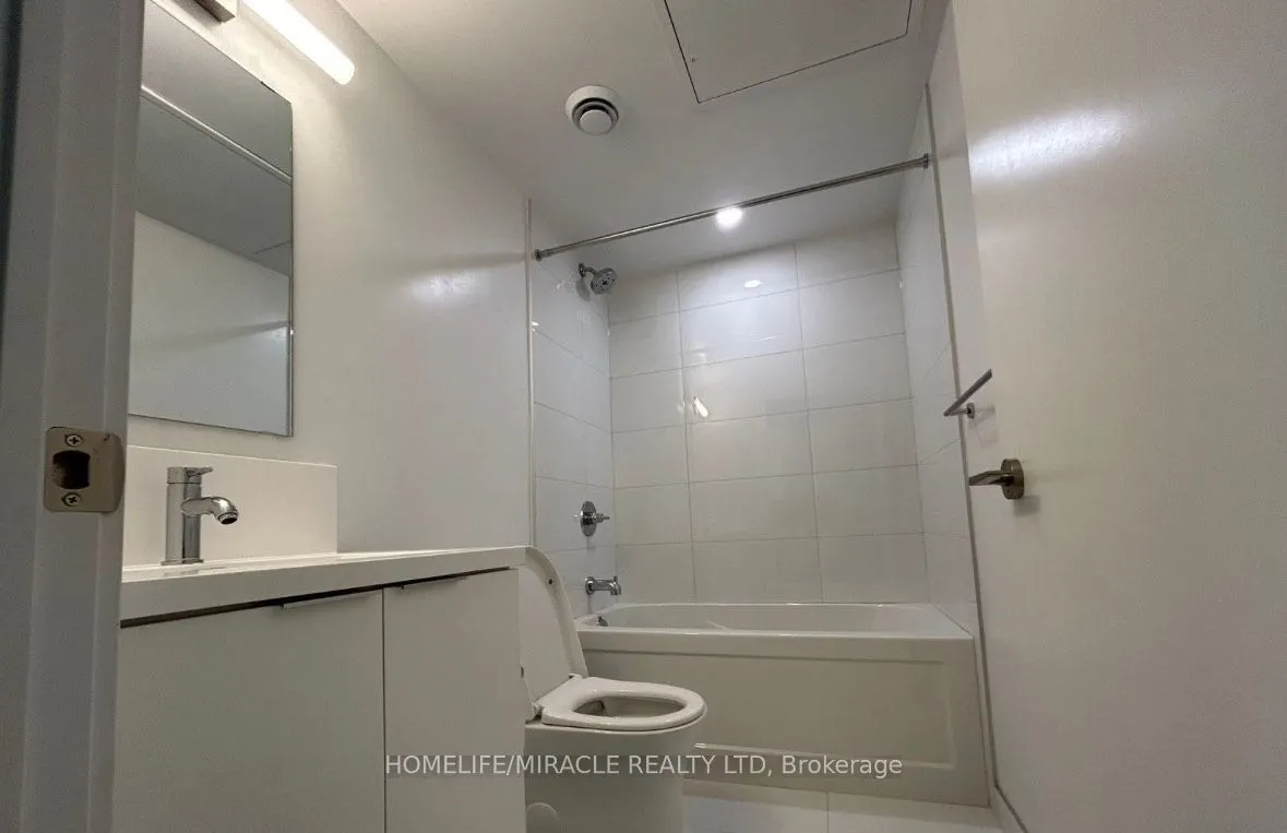 230 Simcoe Street #2421