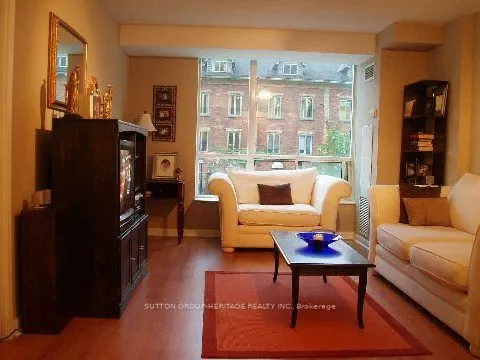 109 Front Street #201