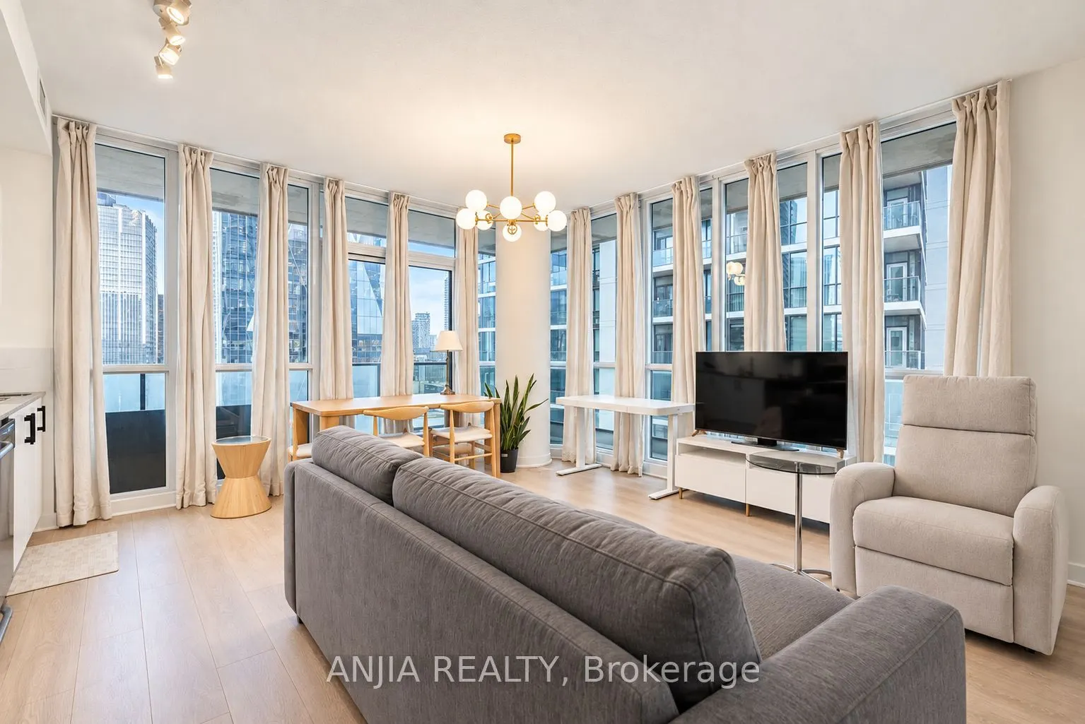 33 Bay Street #3004