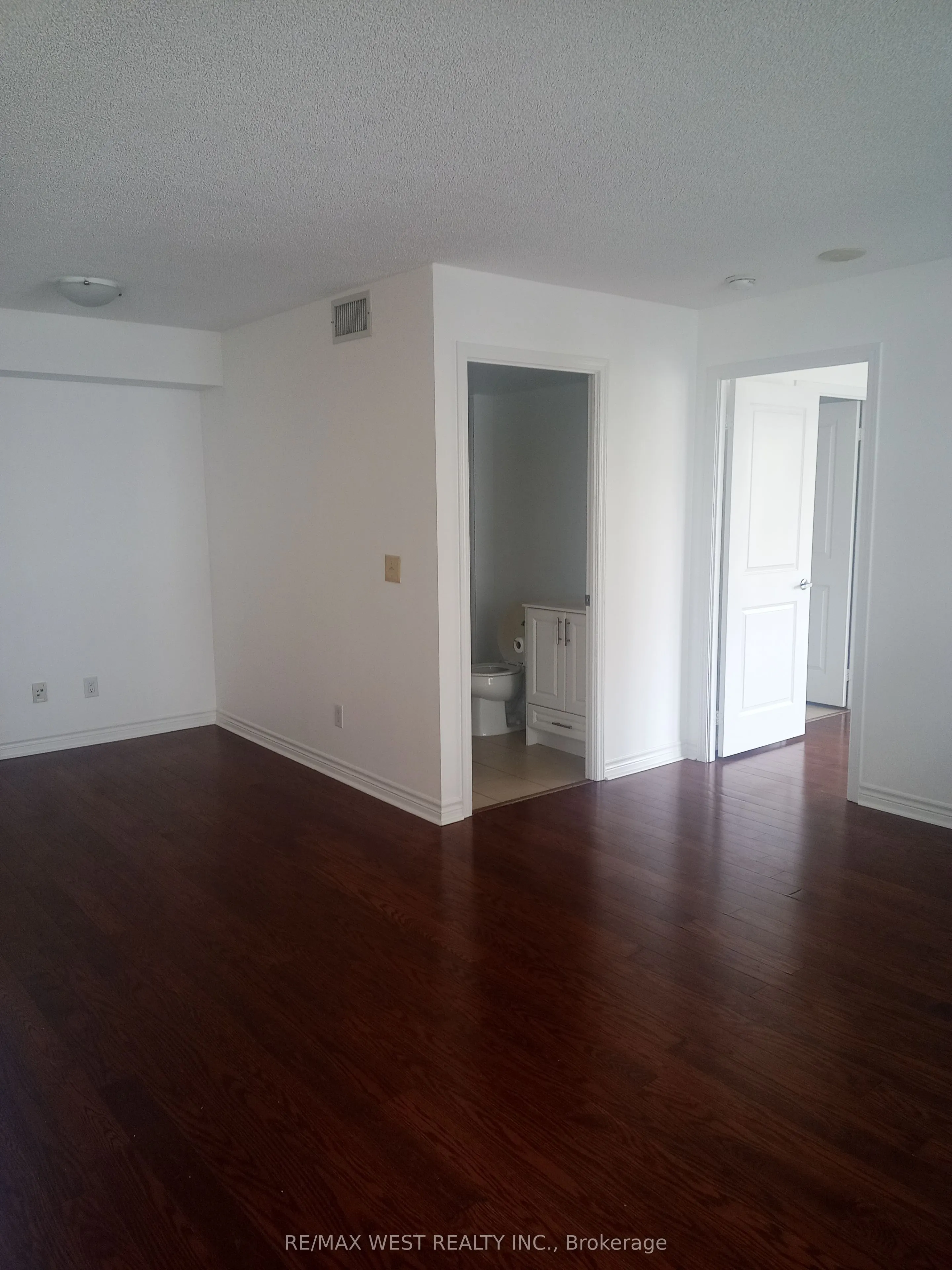 27 Rean Drive #522