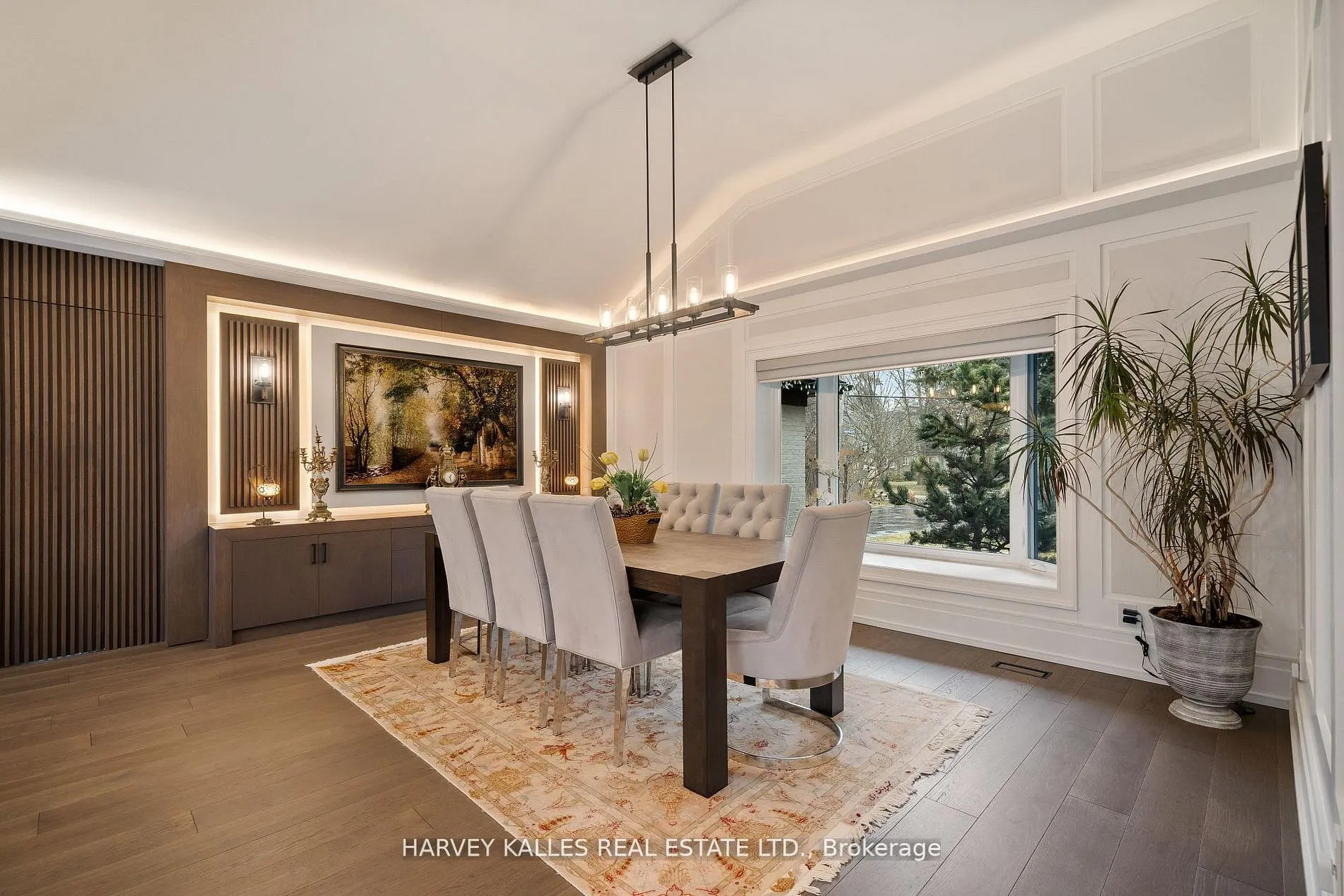 140 Sandringham Drive