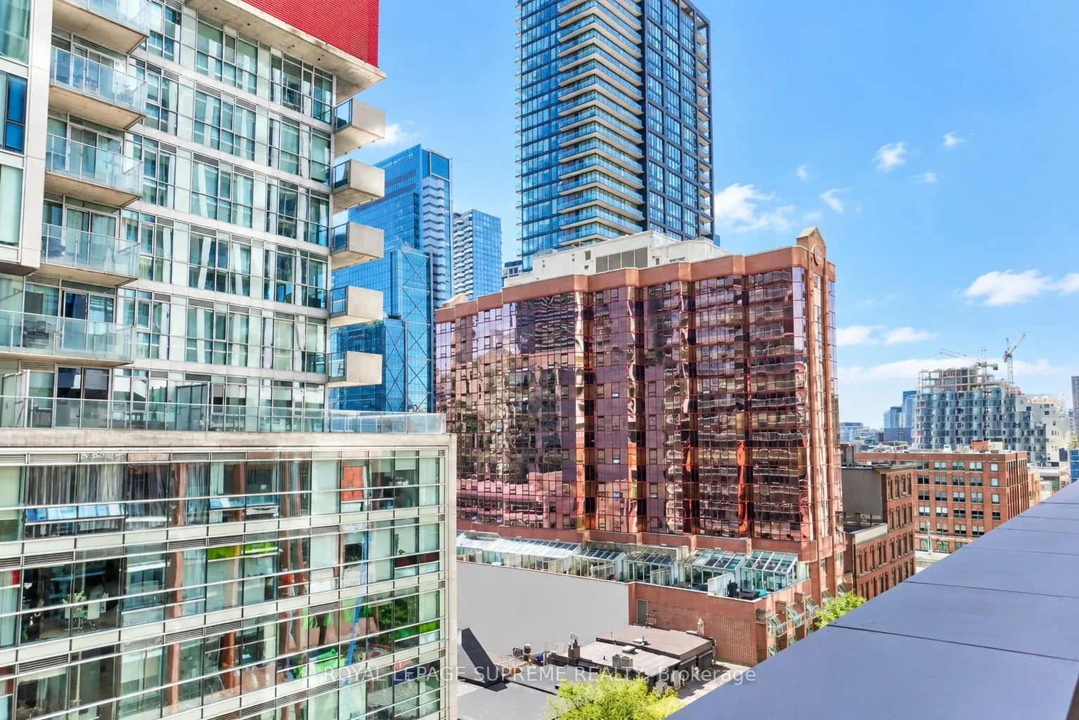 400 King Street W #810