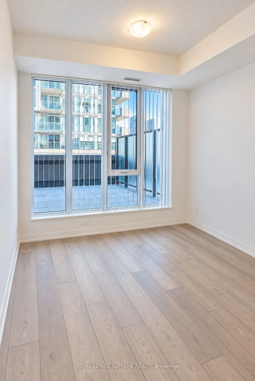 400 King Street W #810