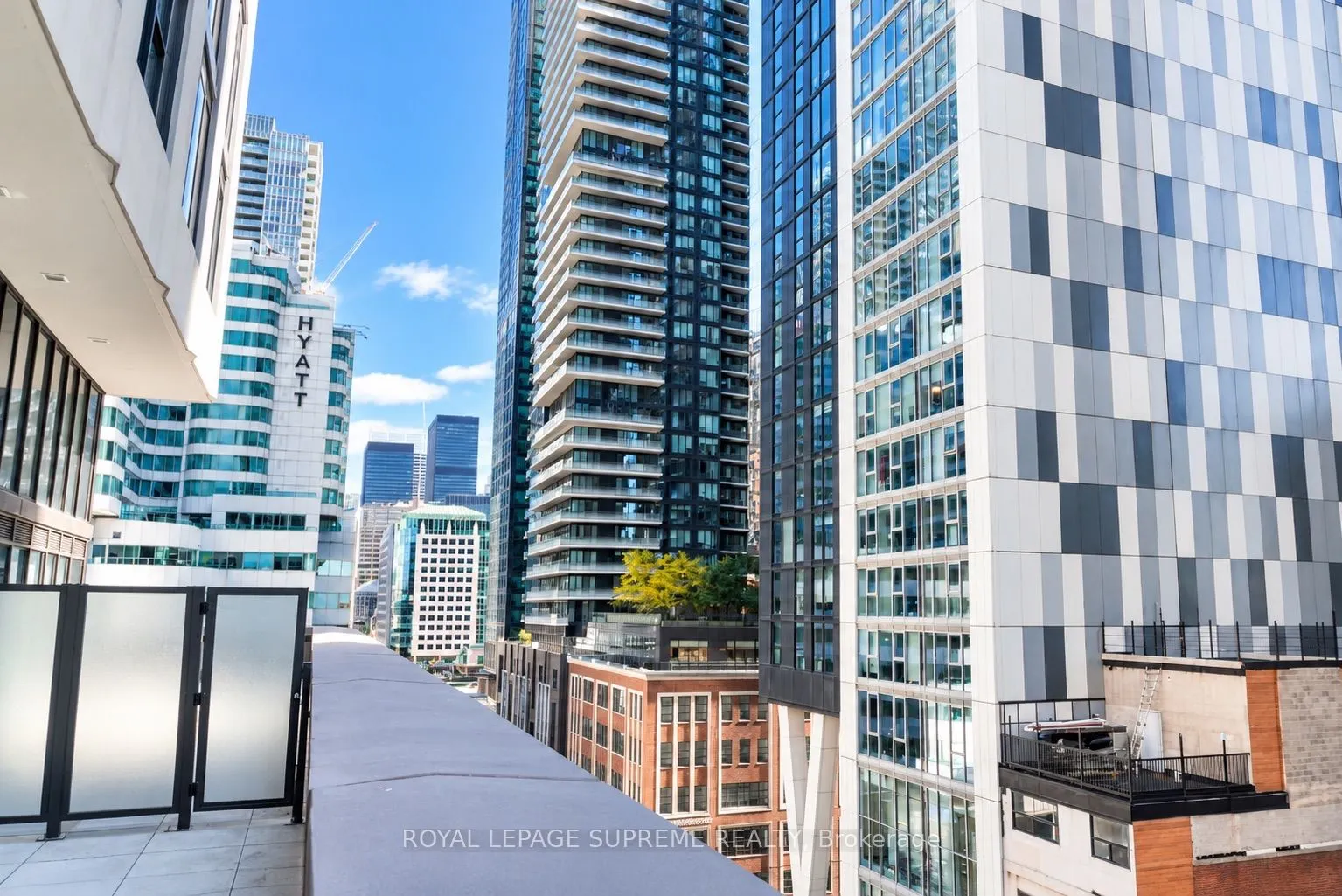 400 King Street W #810