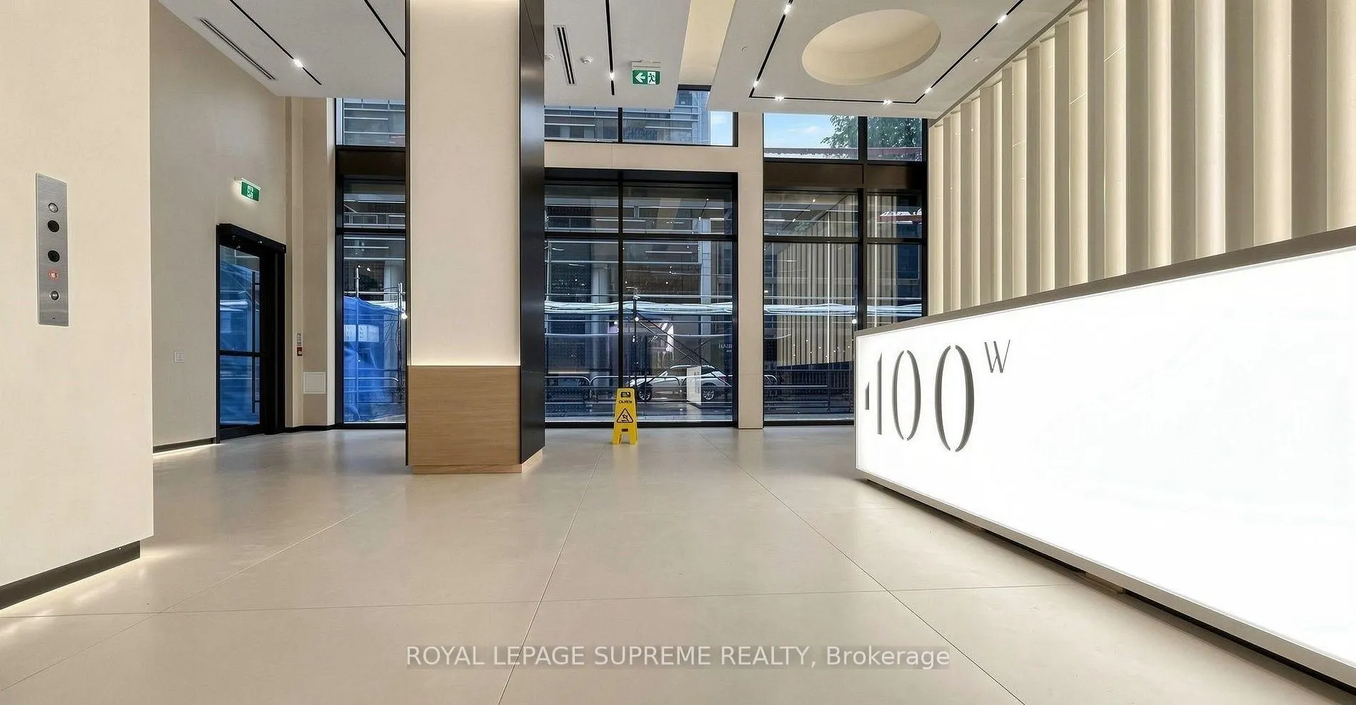 400 King Street W #810