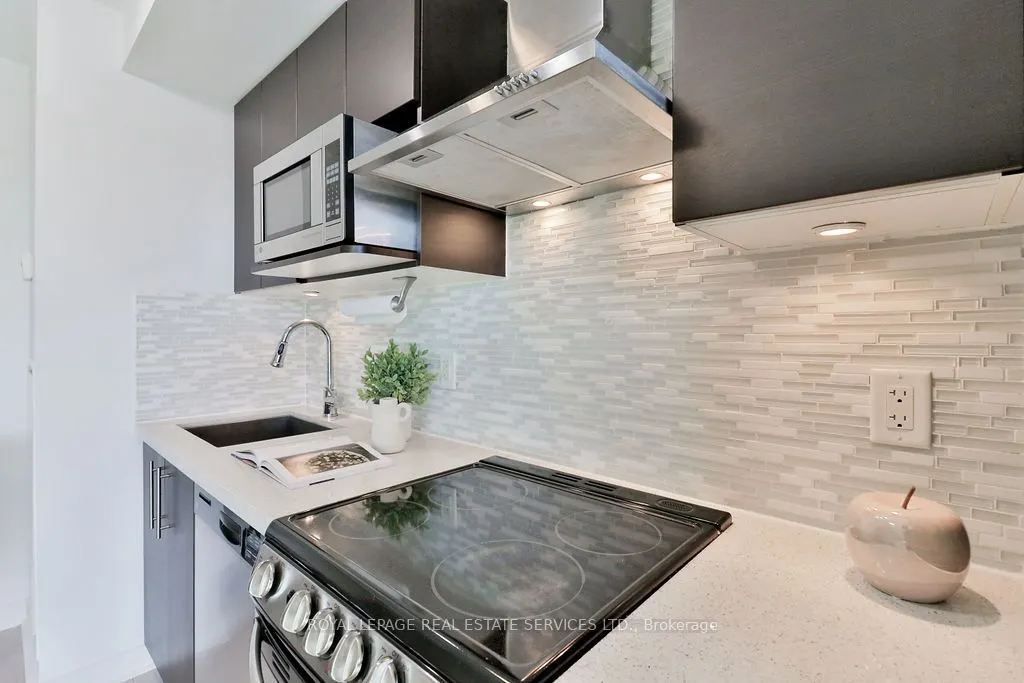 58 Orchard View Boulevard #908