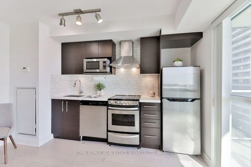 58 Orchard View Boulevard #908
