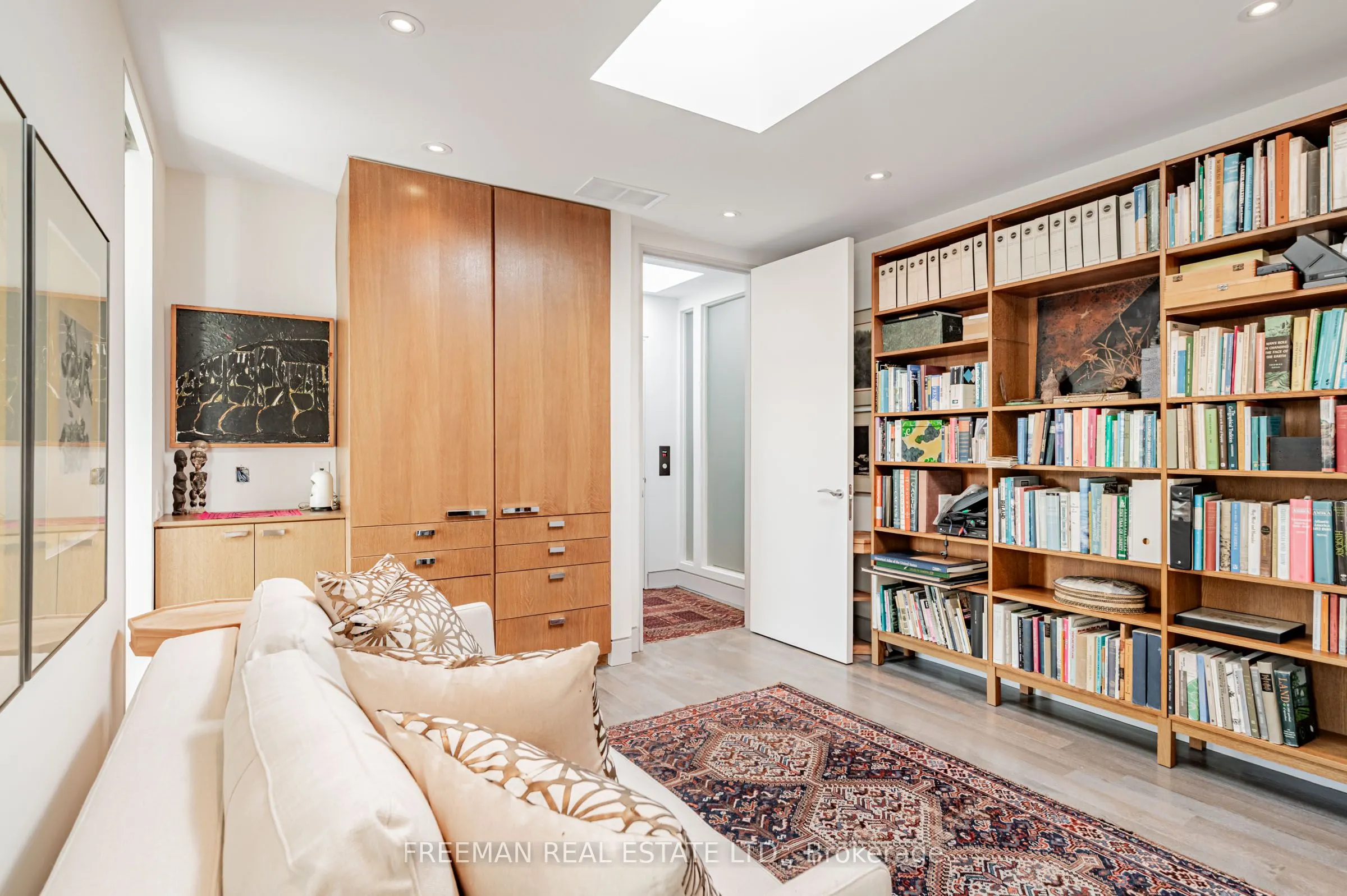 21 Howland Avenue #Upper