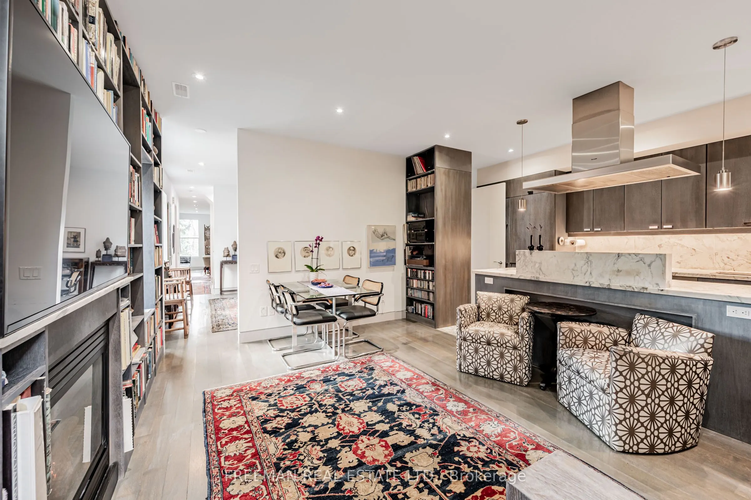 21 Howland Avenue #Upper