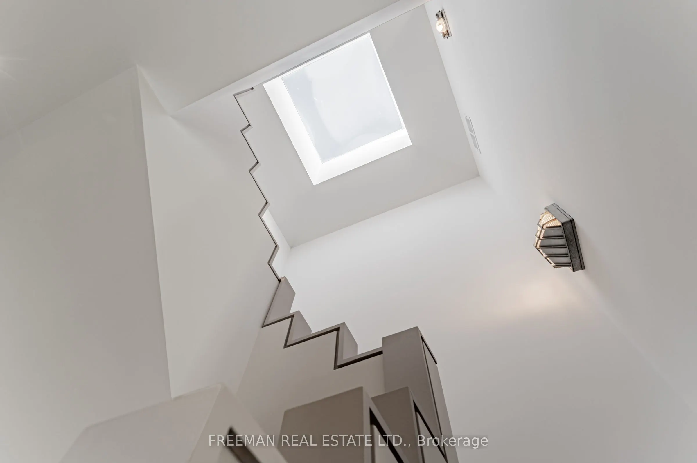 21 Howland Avenue #Upper