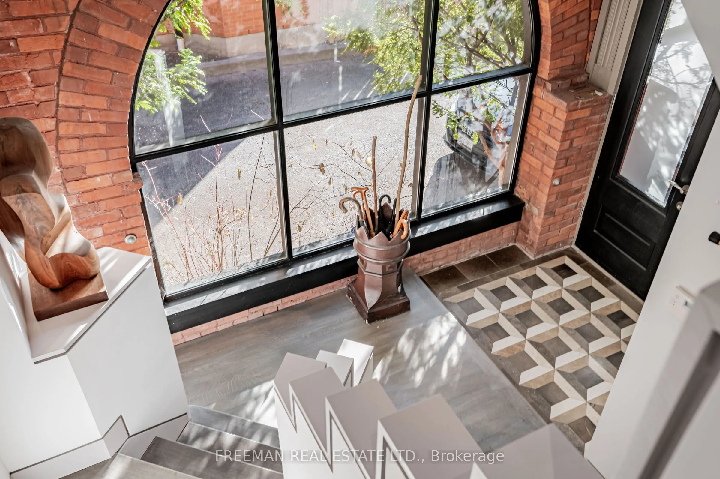 21 Howland Avenue #Upper