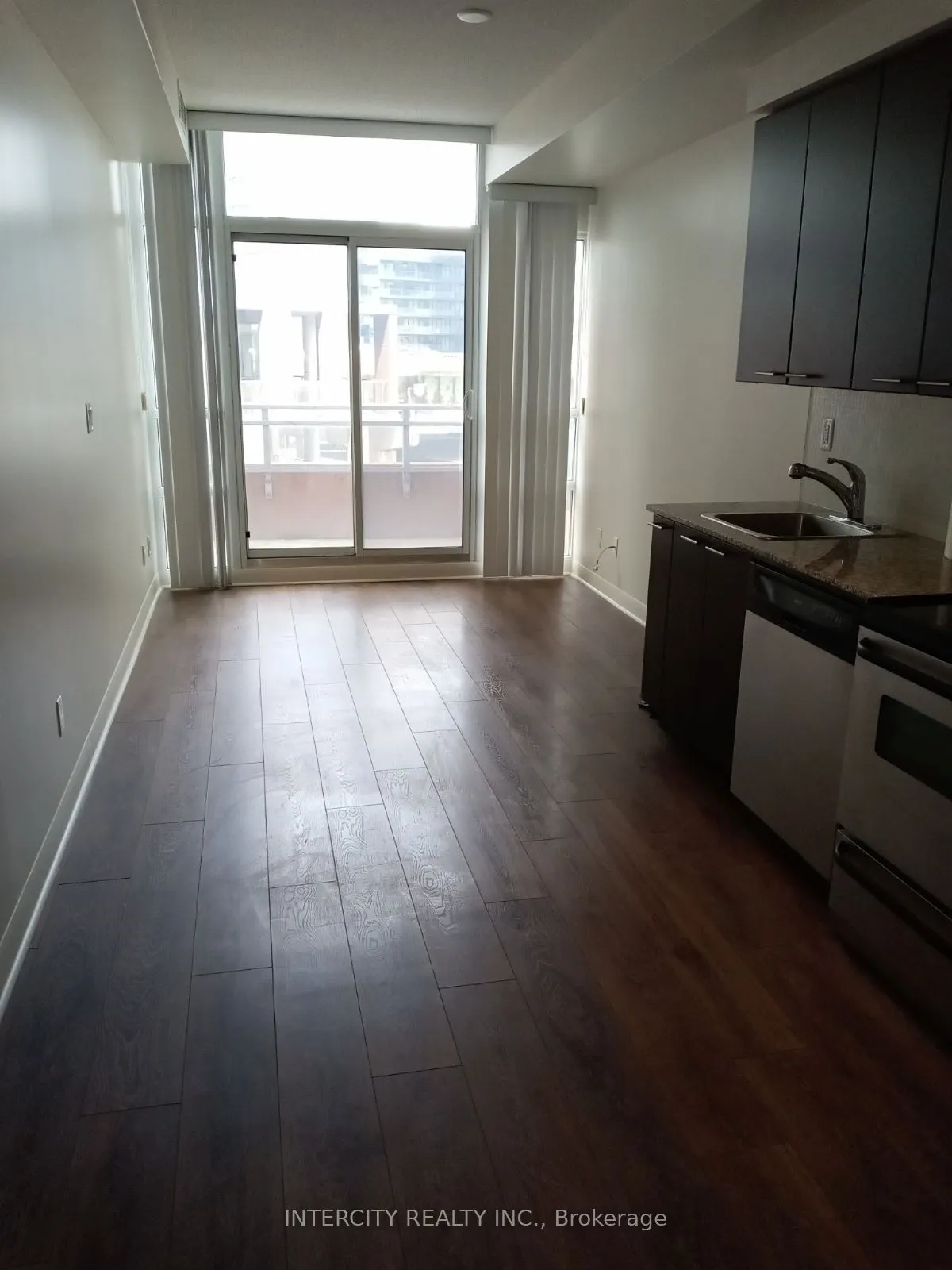 15 Bruyeres Mews #604