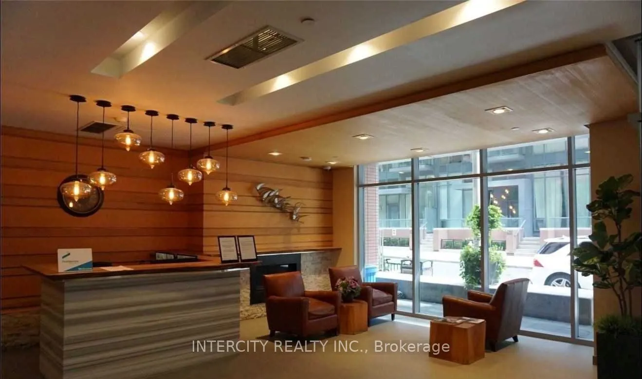 15 Bruyeres Mews #604