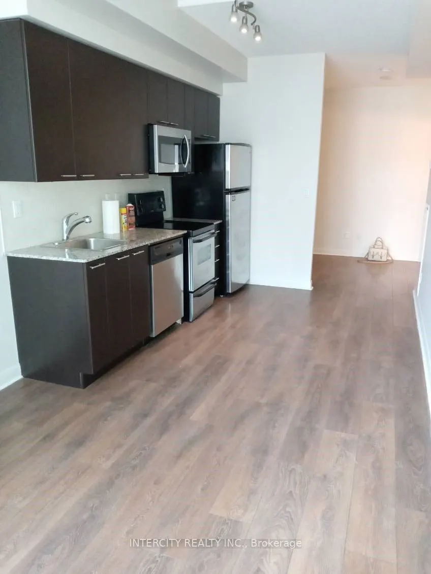 15 Bruyeres Mews #604