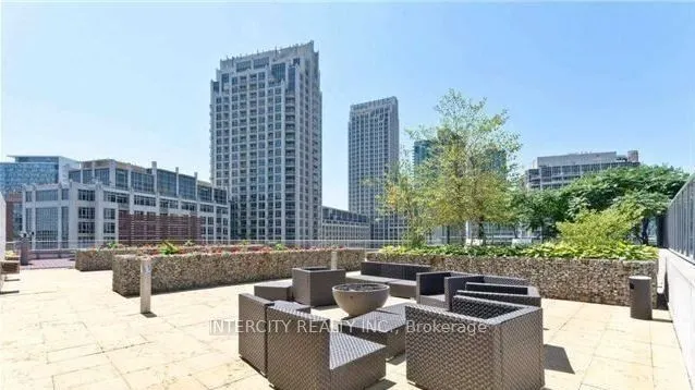 15 Bruyeres Mews #604