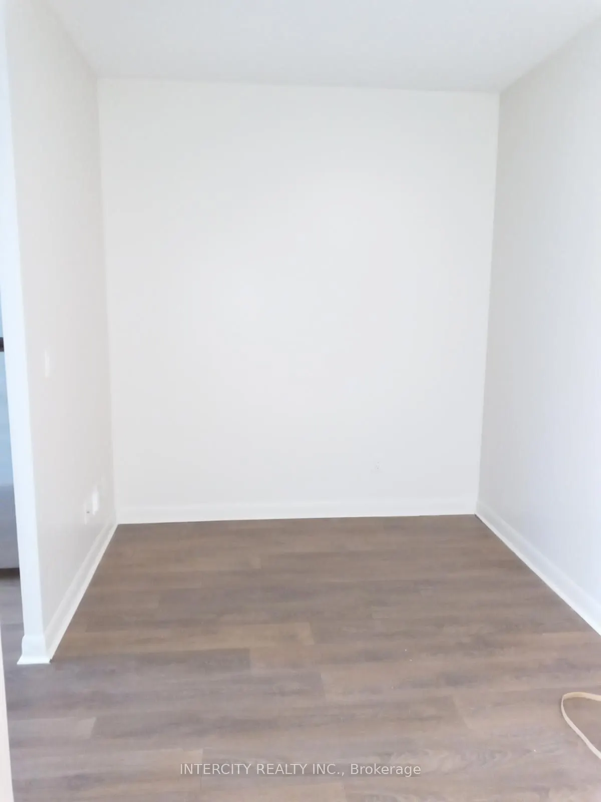 15 Bruyeres Mews #604