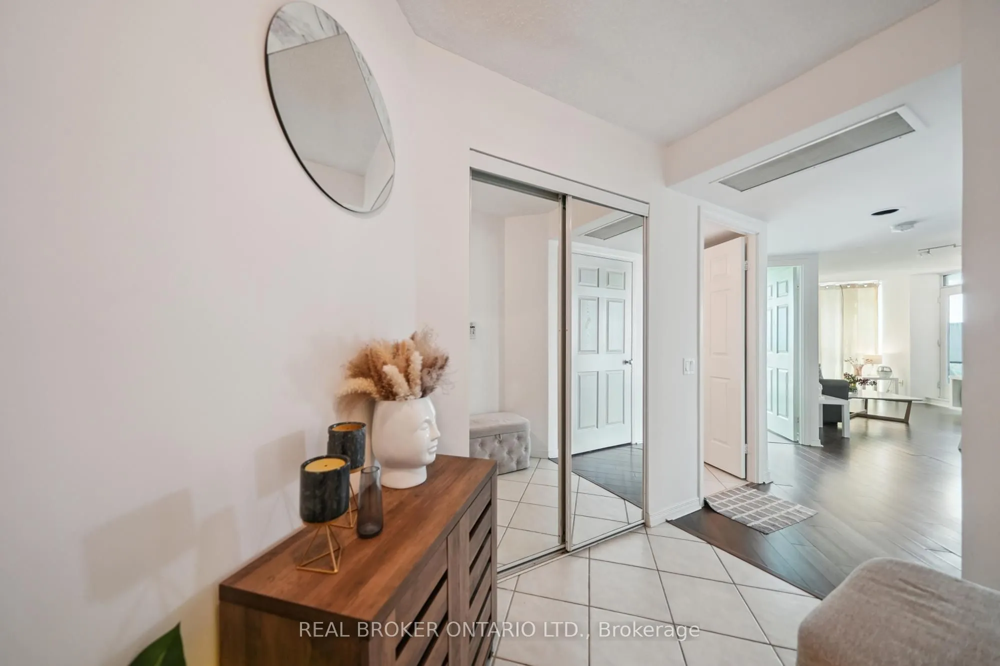 28 Harrison Garden Boulevard #808