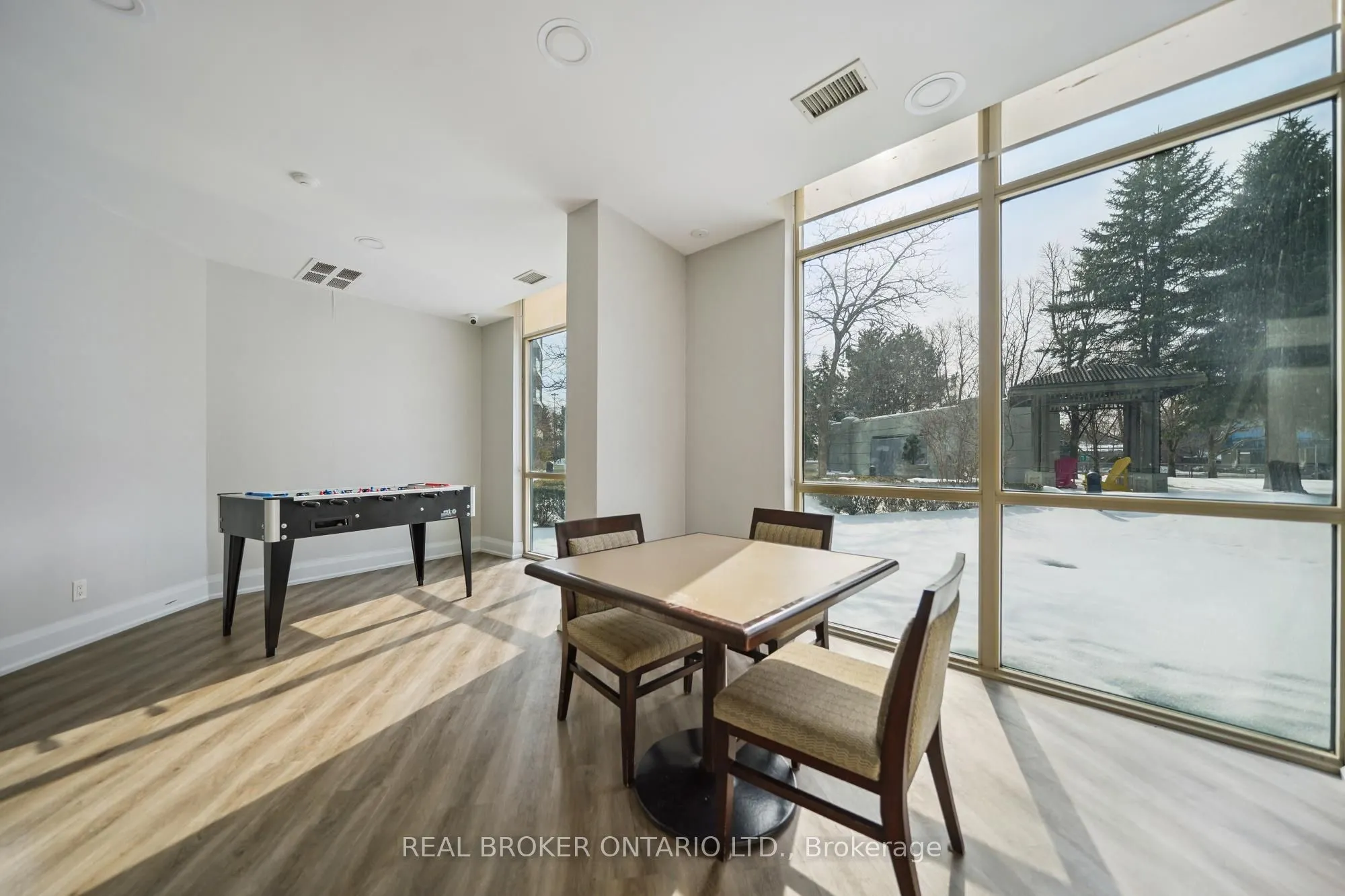 28 Harrison Garden Boulevard #808