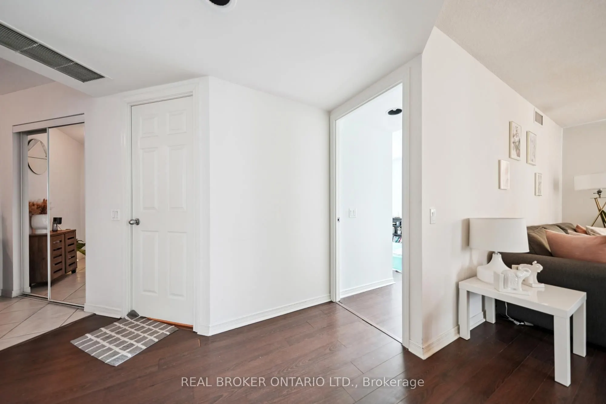 28 Harrison Garden Boulevard #808