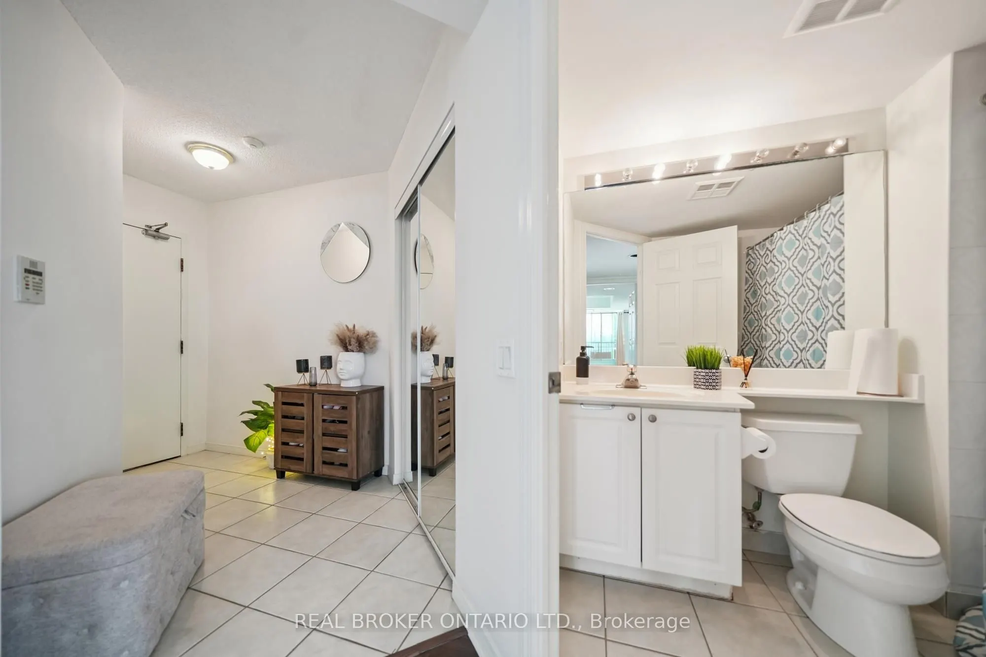 28 Harrison Garden Boulevard #808