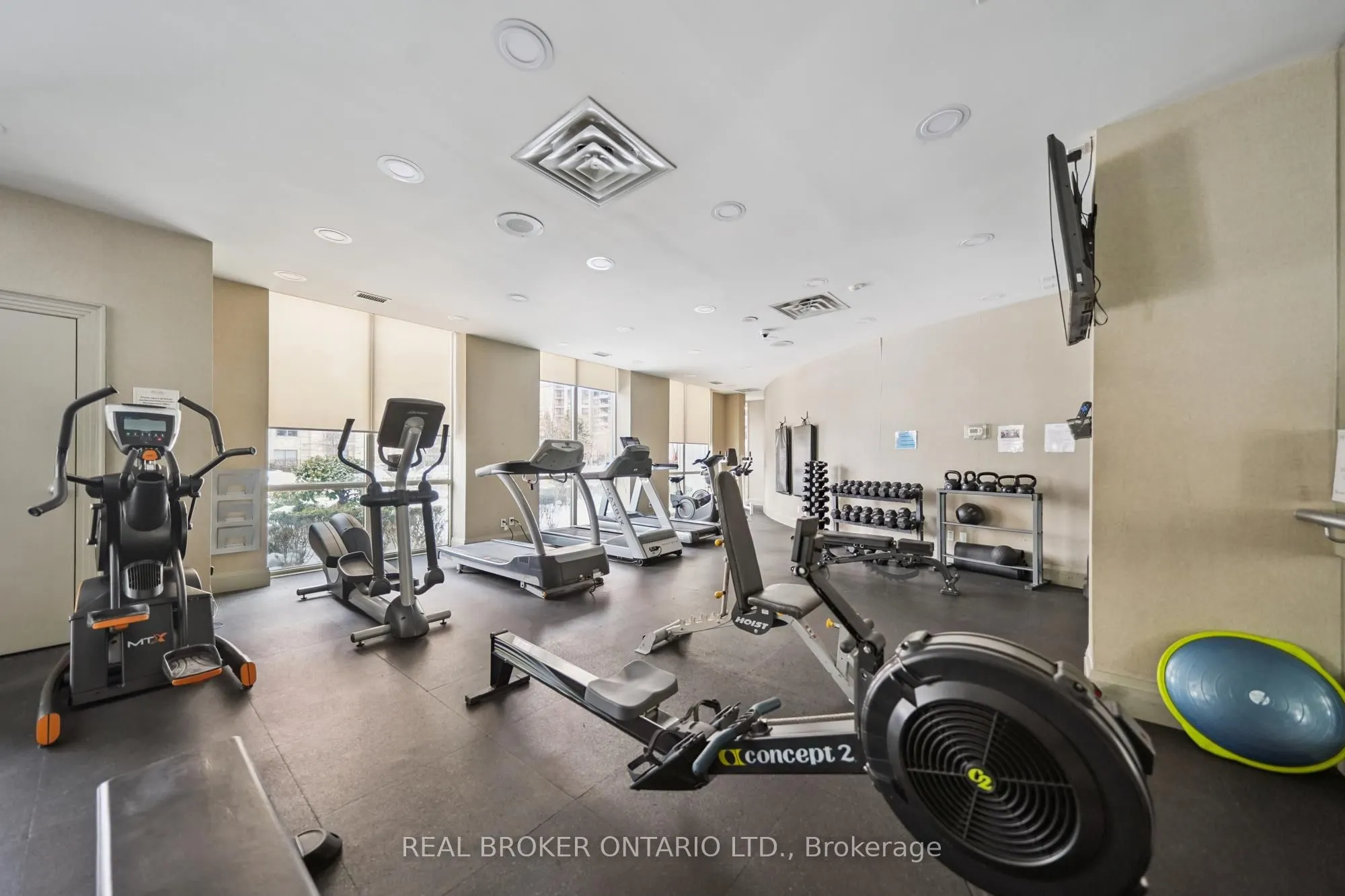 28 Harrison Garden Boulevard #808
