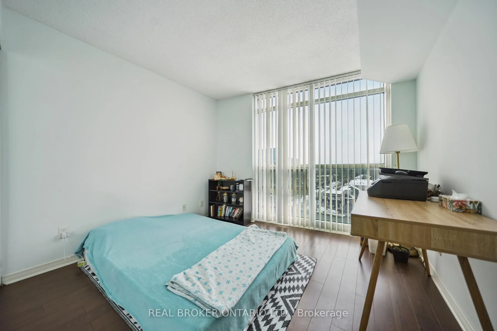 28 Harrison Garden Boulevard #808
