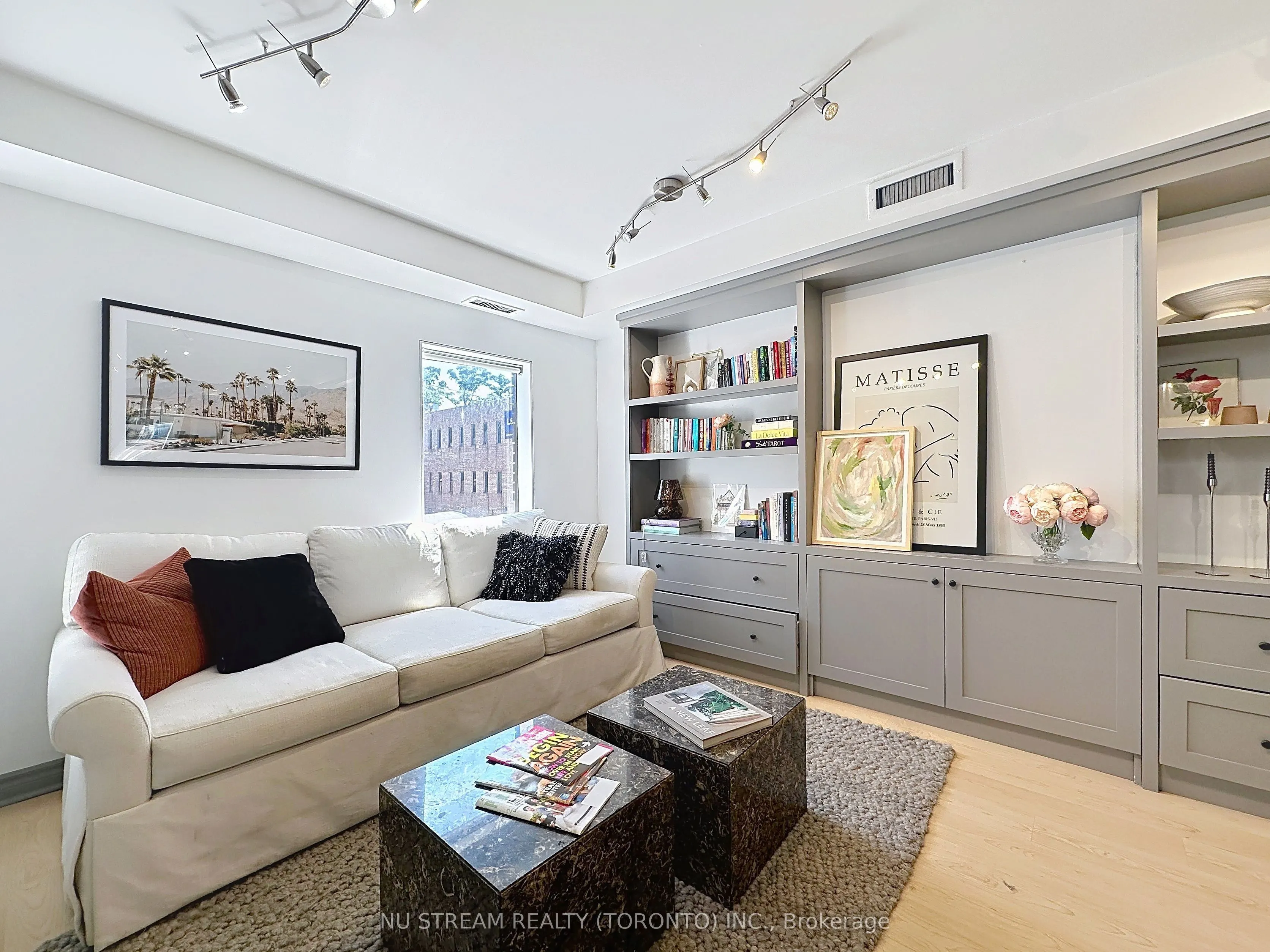 1110 Yonge Street #201