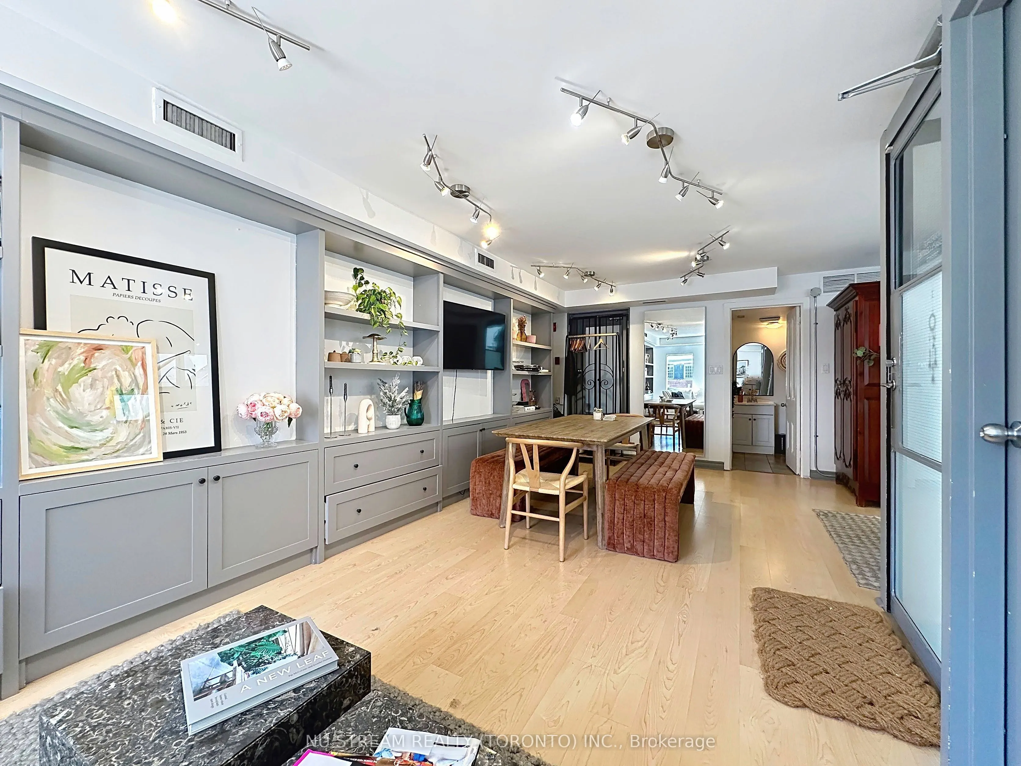 1110 Yonge Street #201