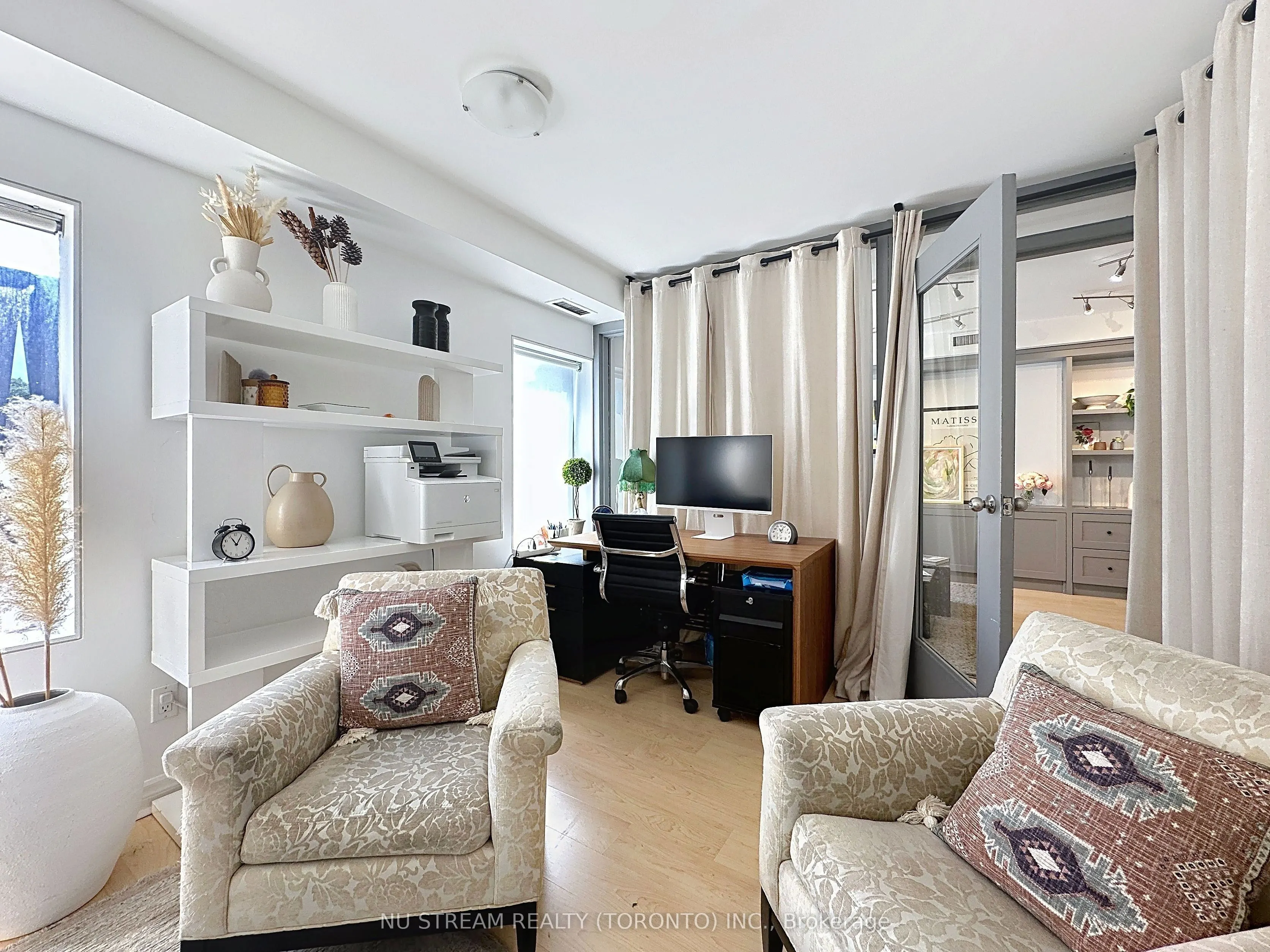 1110 Yonge Street #201