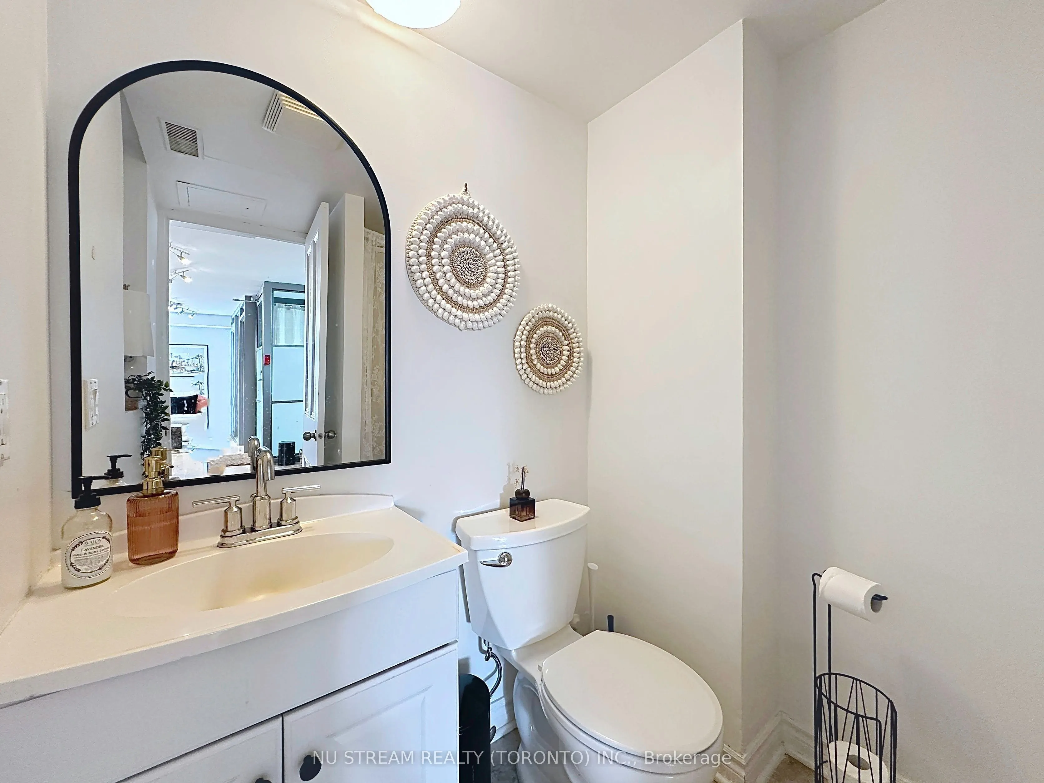 1110 Yonge Street #201