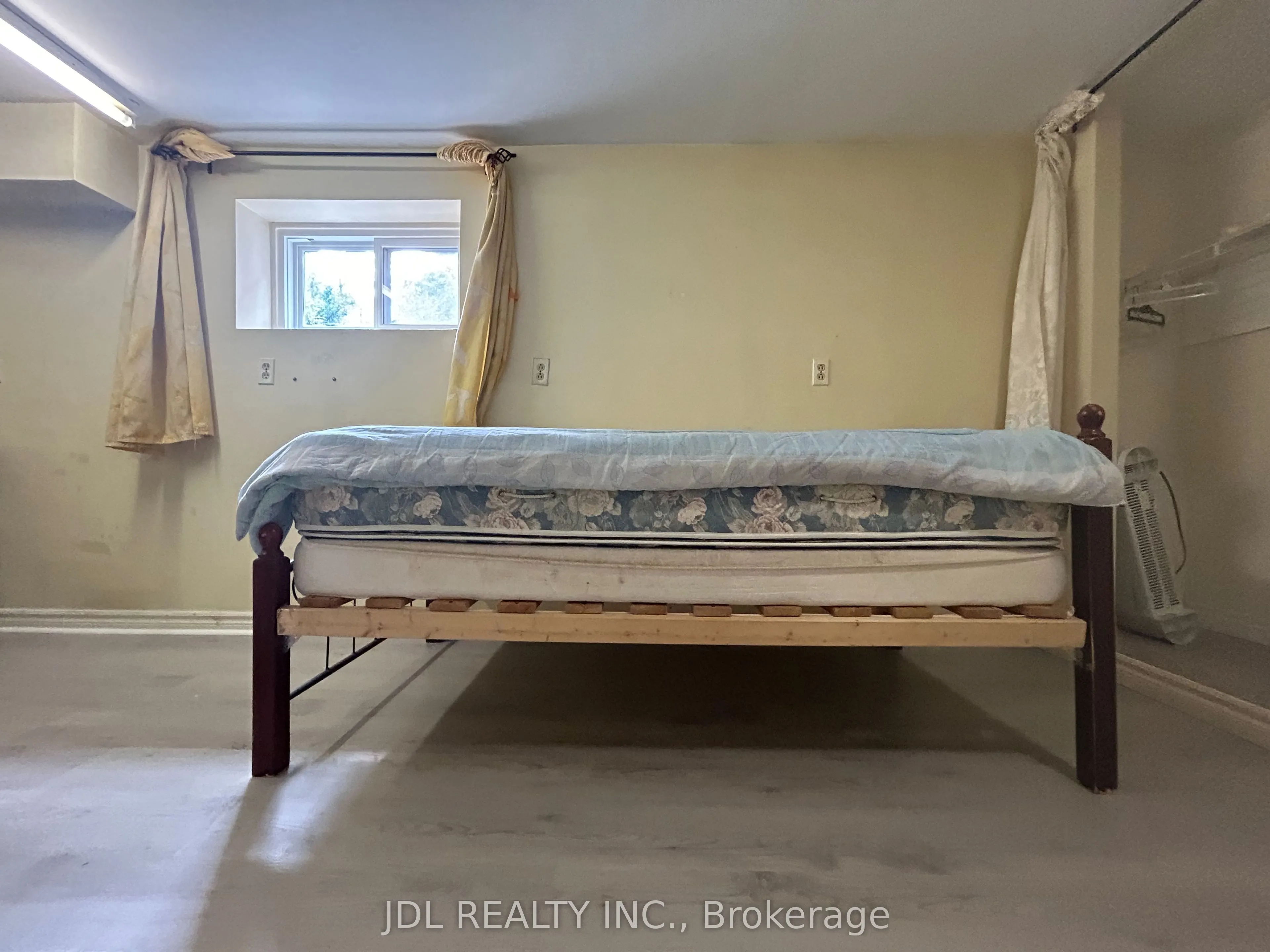 186 Wilfred Ave Avenue #Renovated Bedroom A bsmt