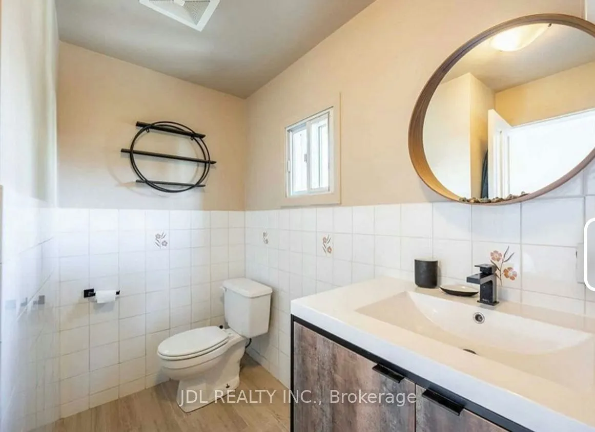 137 Denison Ave Avenue #Large Bedroom 2nd Floor