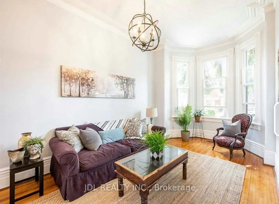 137 Denison Ave Avenue #Large Bedroom 2nd Floor