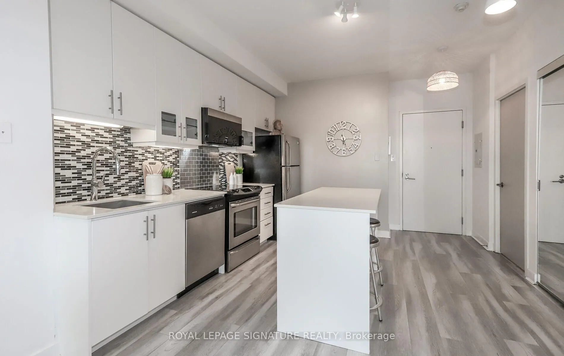 1171 Queen Street W #612