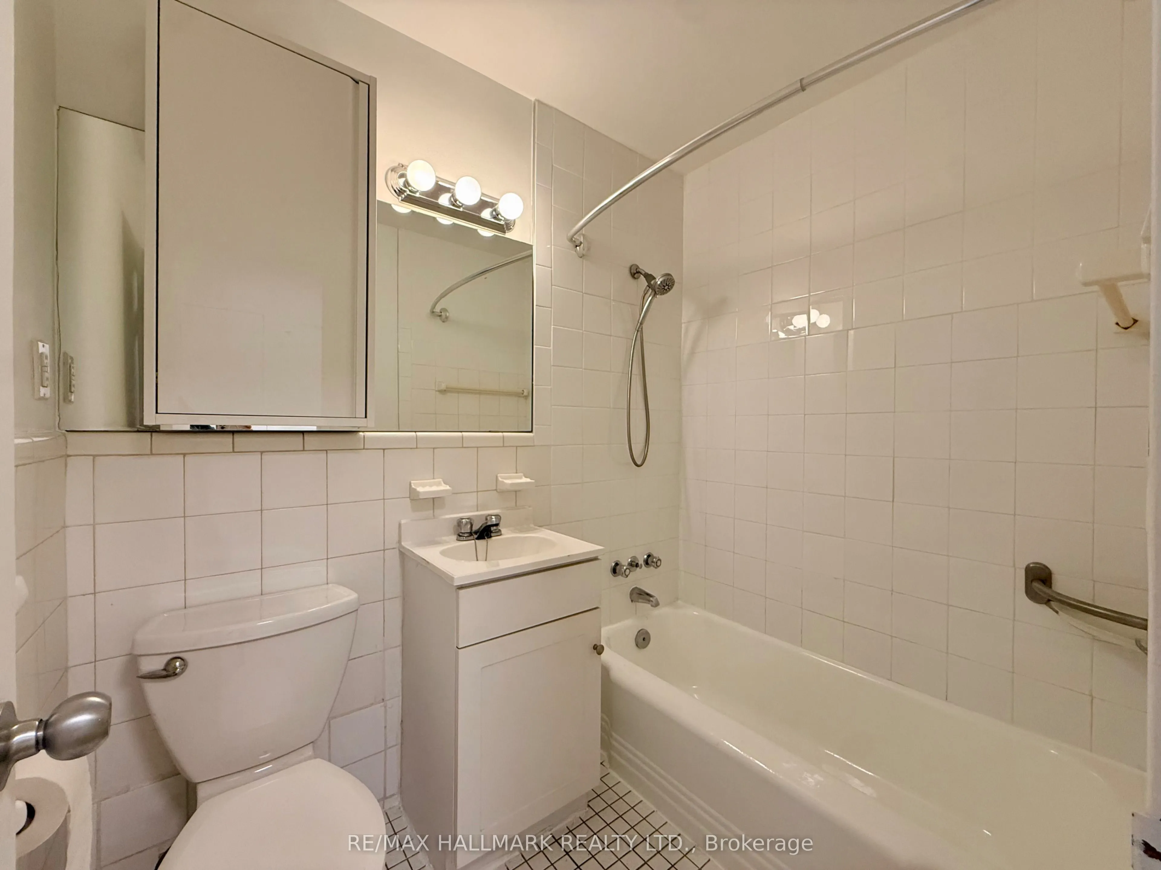 28 Upper Canada Drive #111