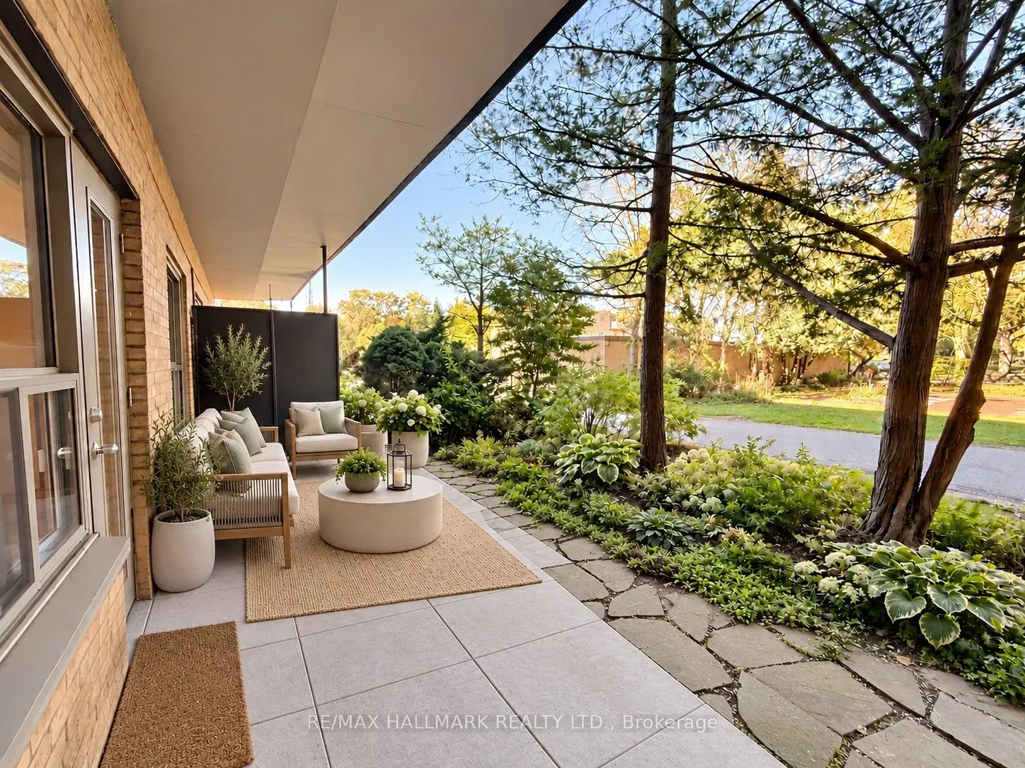 28 Upper Canada Drive #111